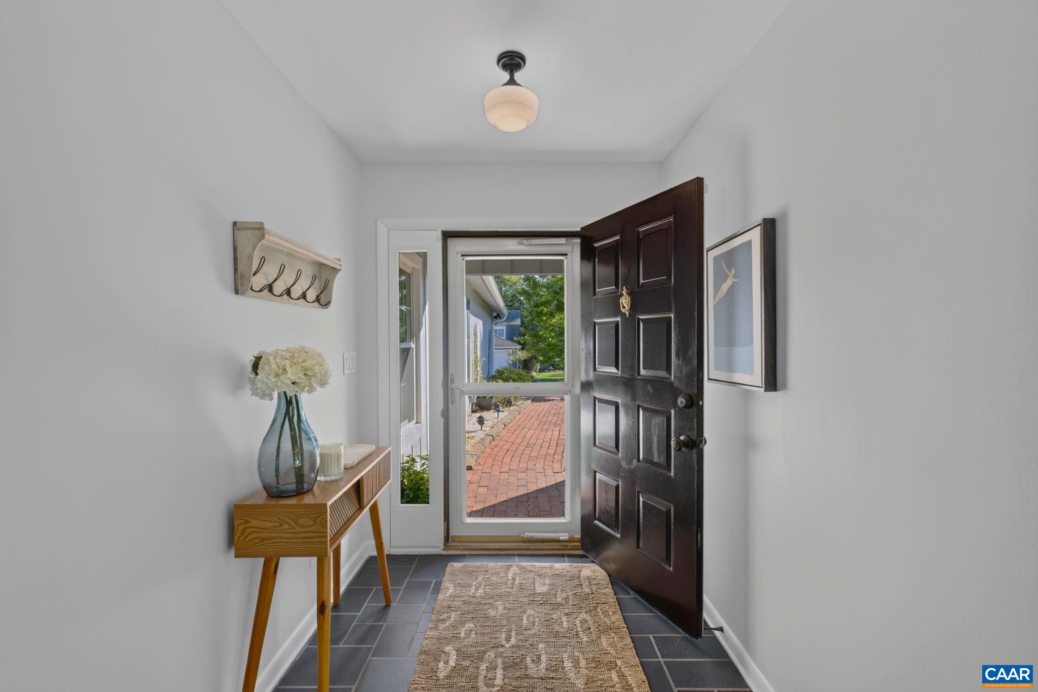 262 LAKEVIEW DR