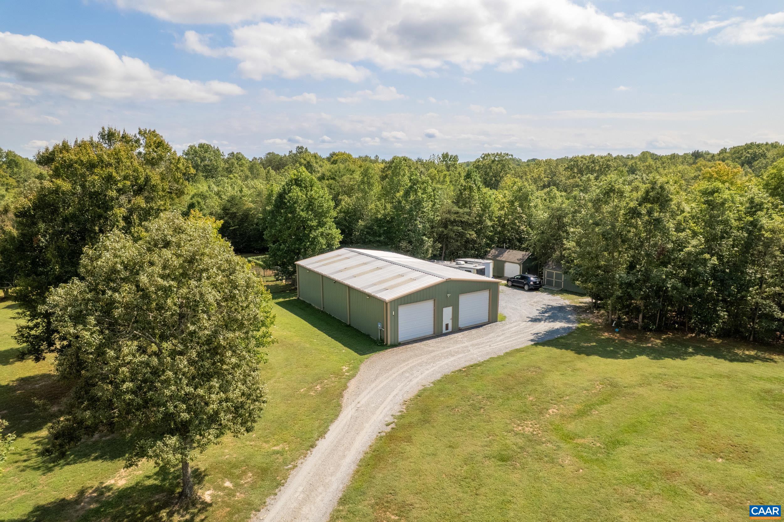 3999 SHORES RD