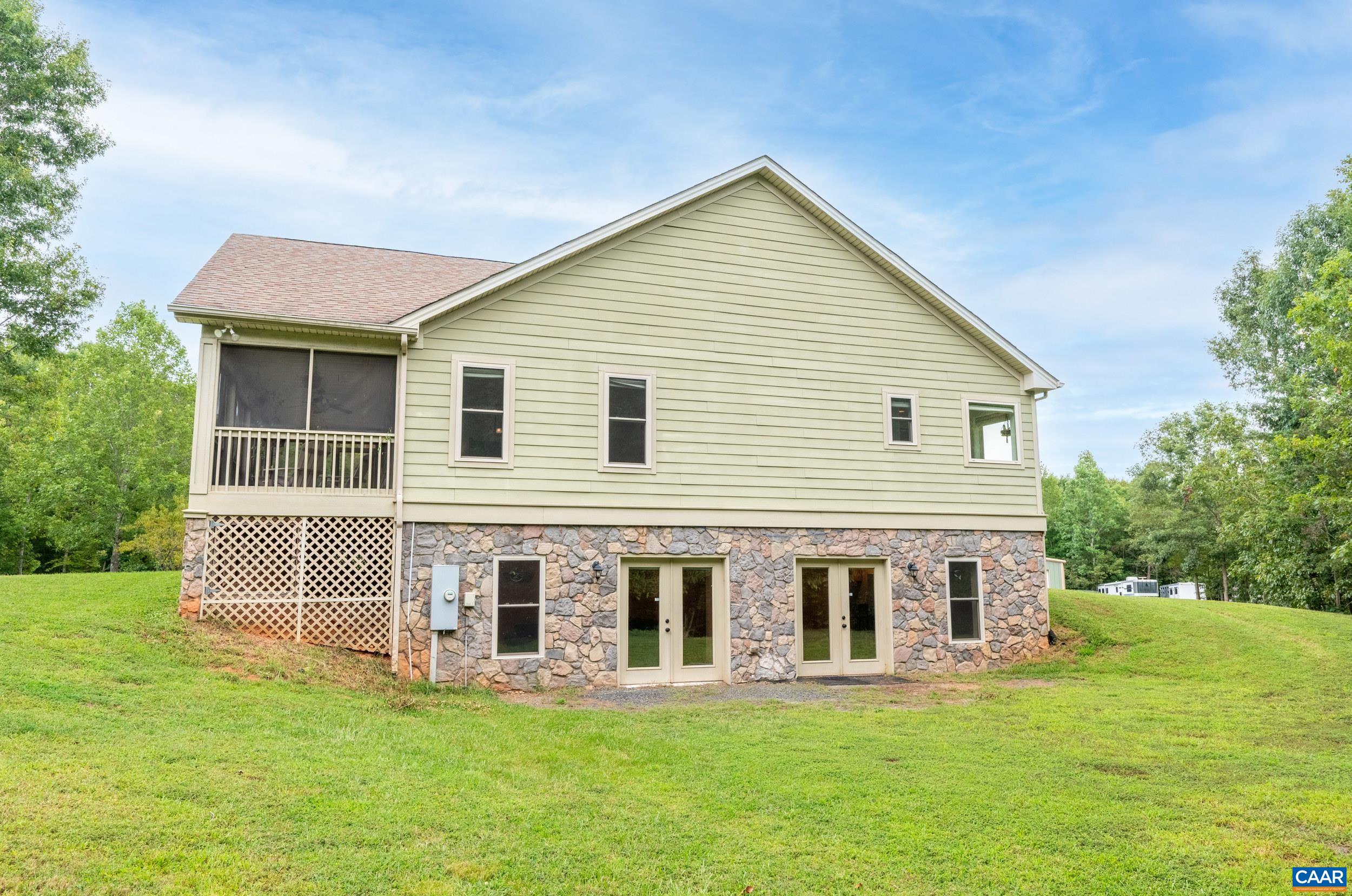 3999 SHORES RD