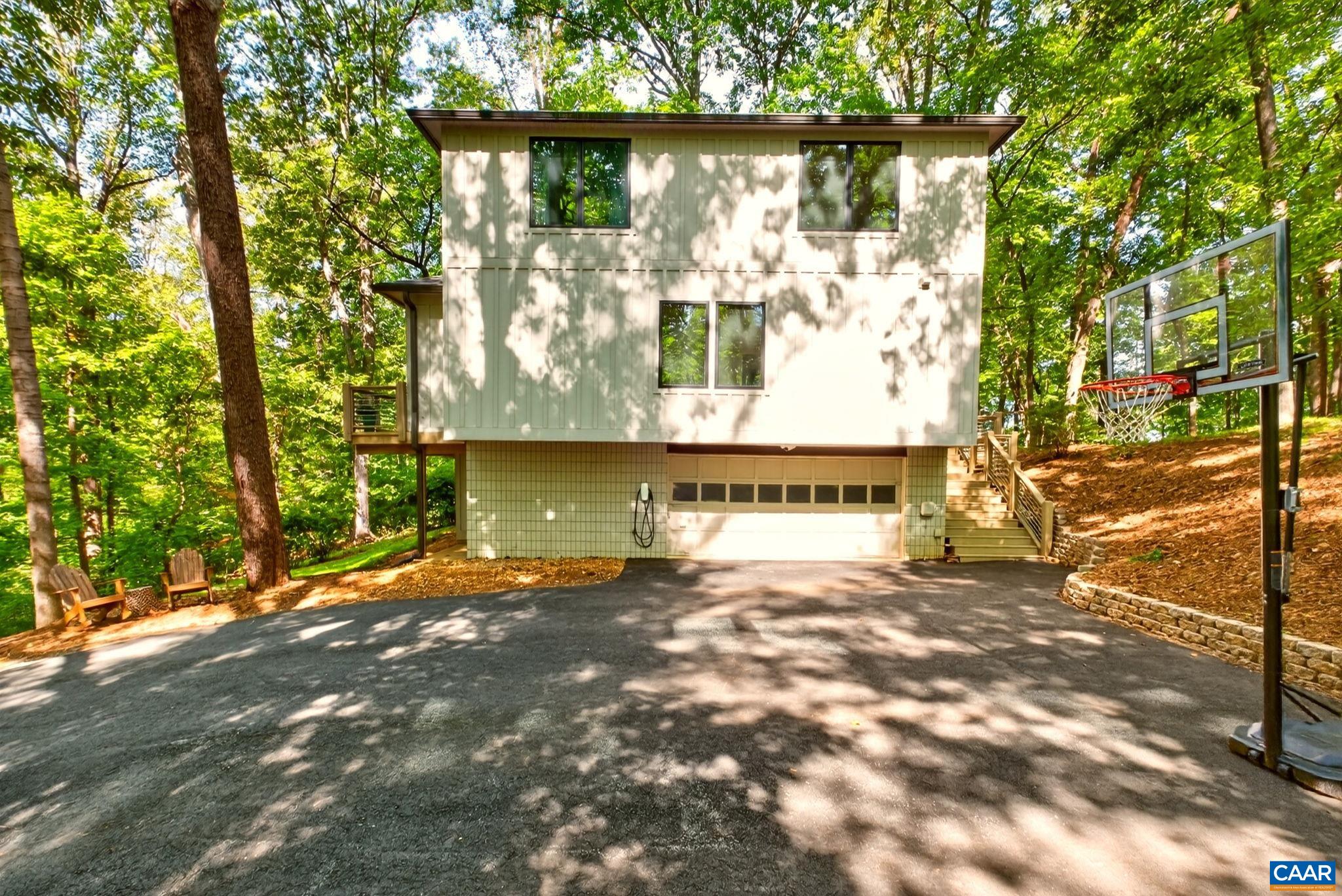 268 DEER CREST HTS