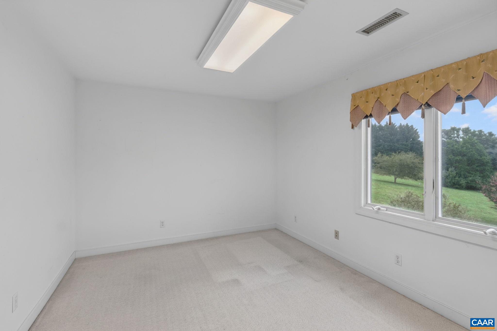 100 GRAEMONT LN