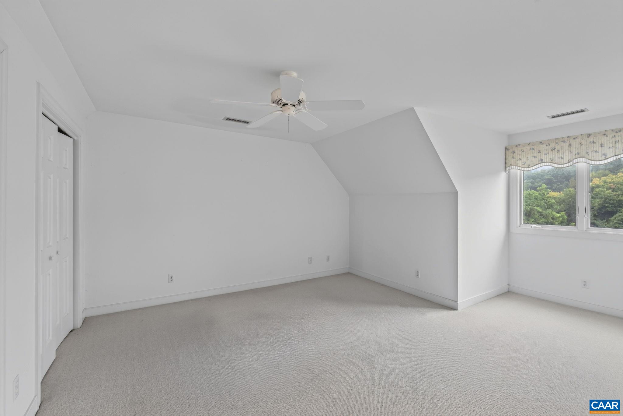 100 GRAEMONT LN