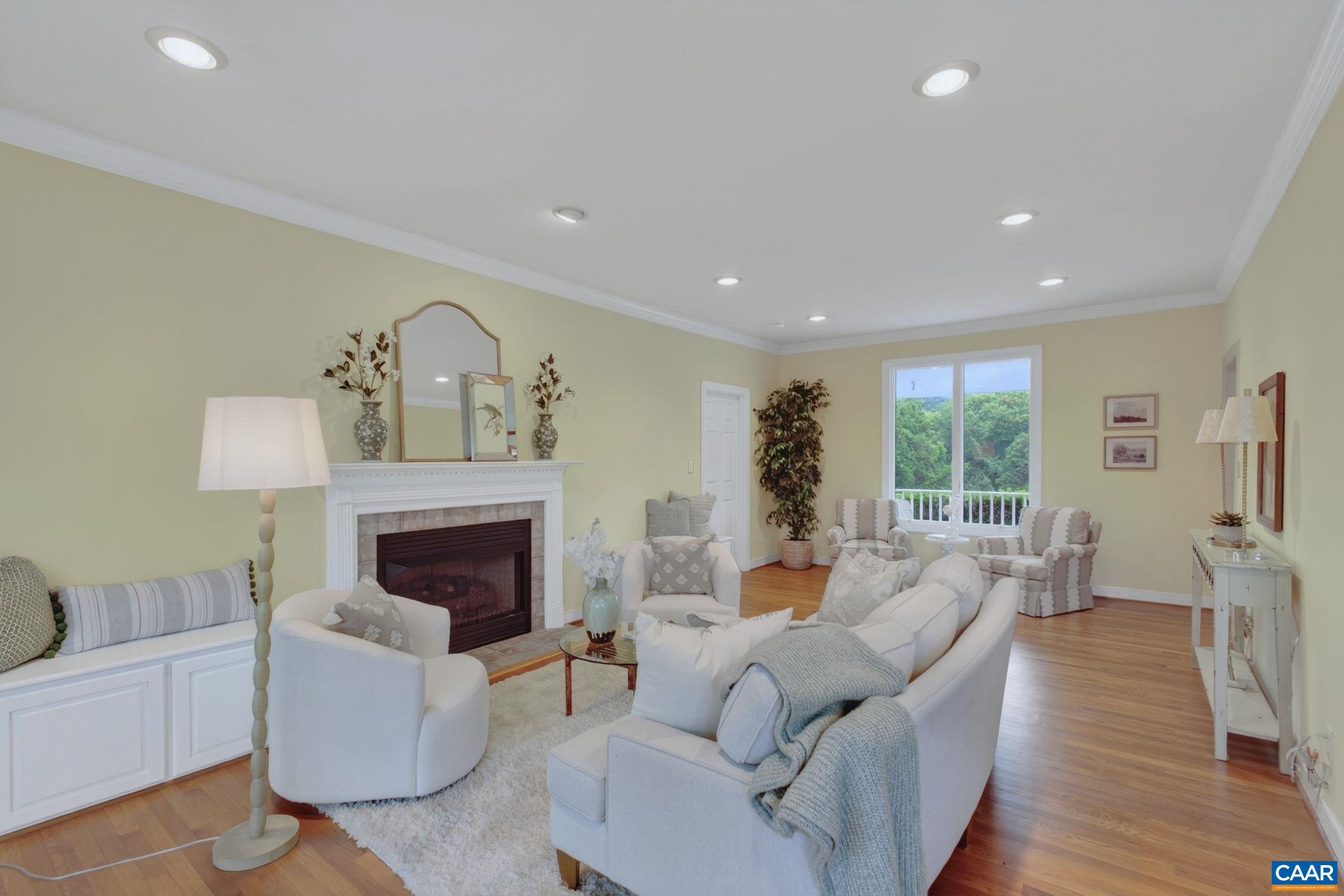 100 GRAEMONT LN
