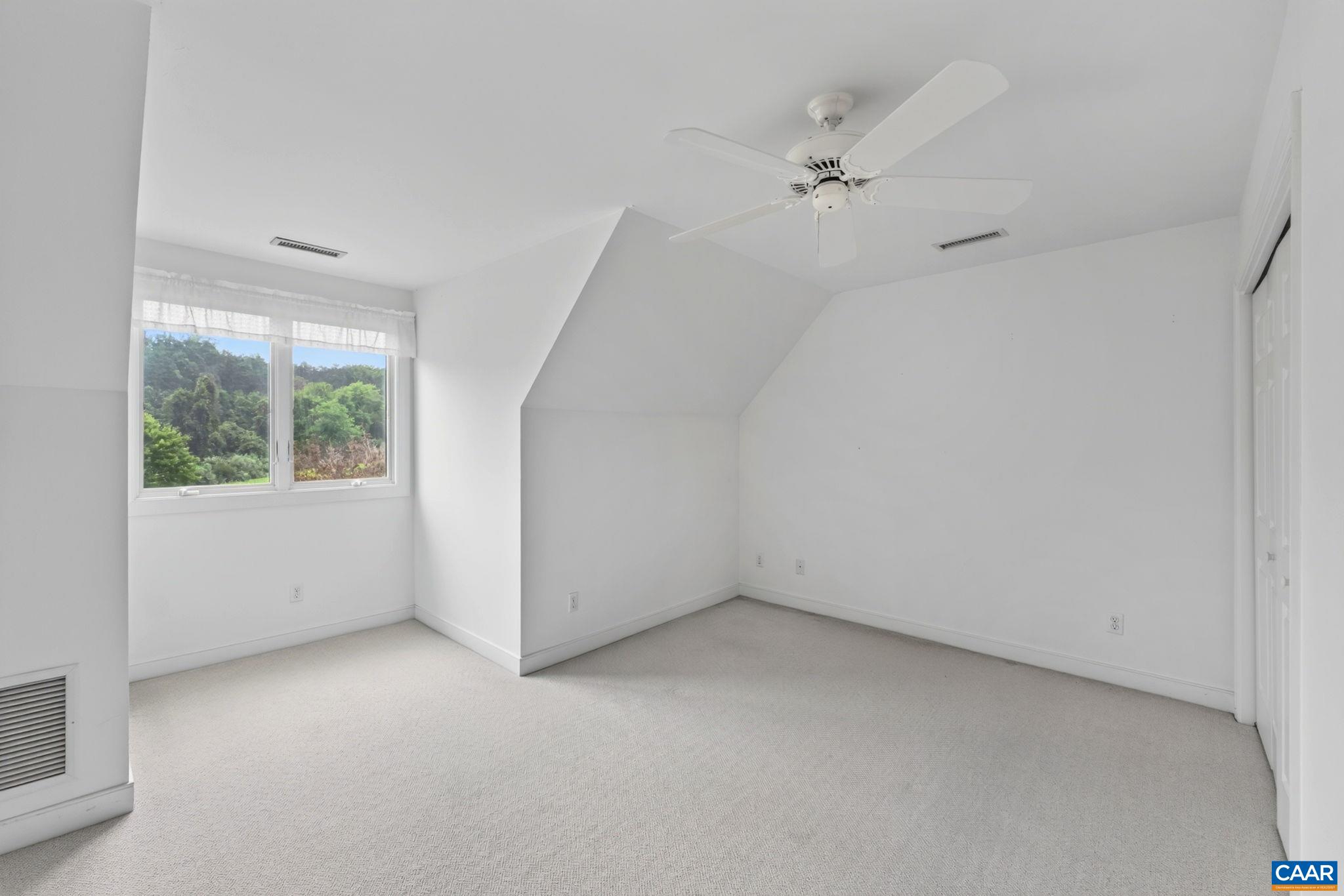 100 GRAEMONT LN