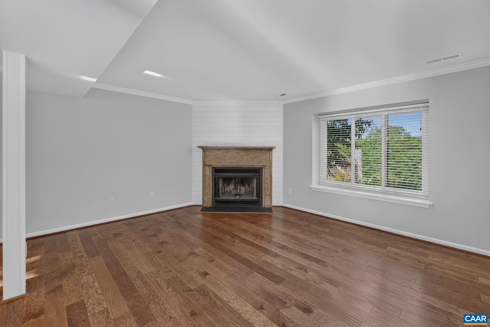1685 ROYAL OAK CT