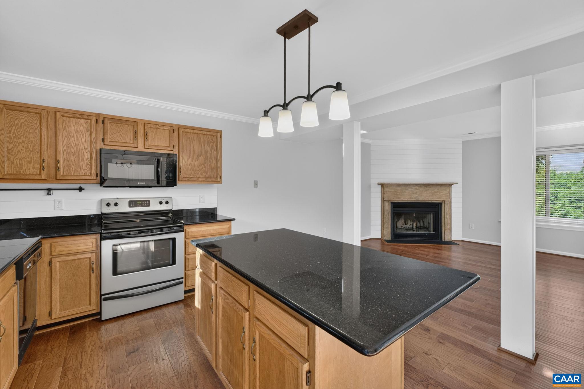 1685 ROYAL OAK CT