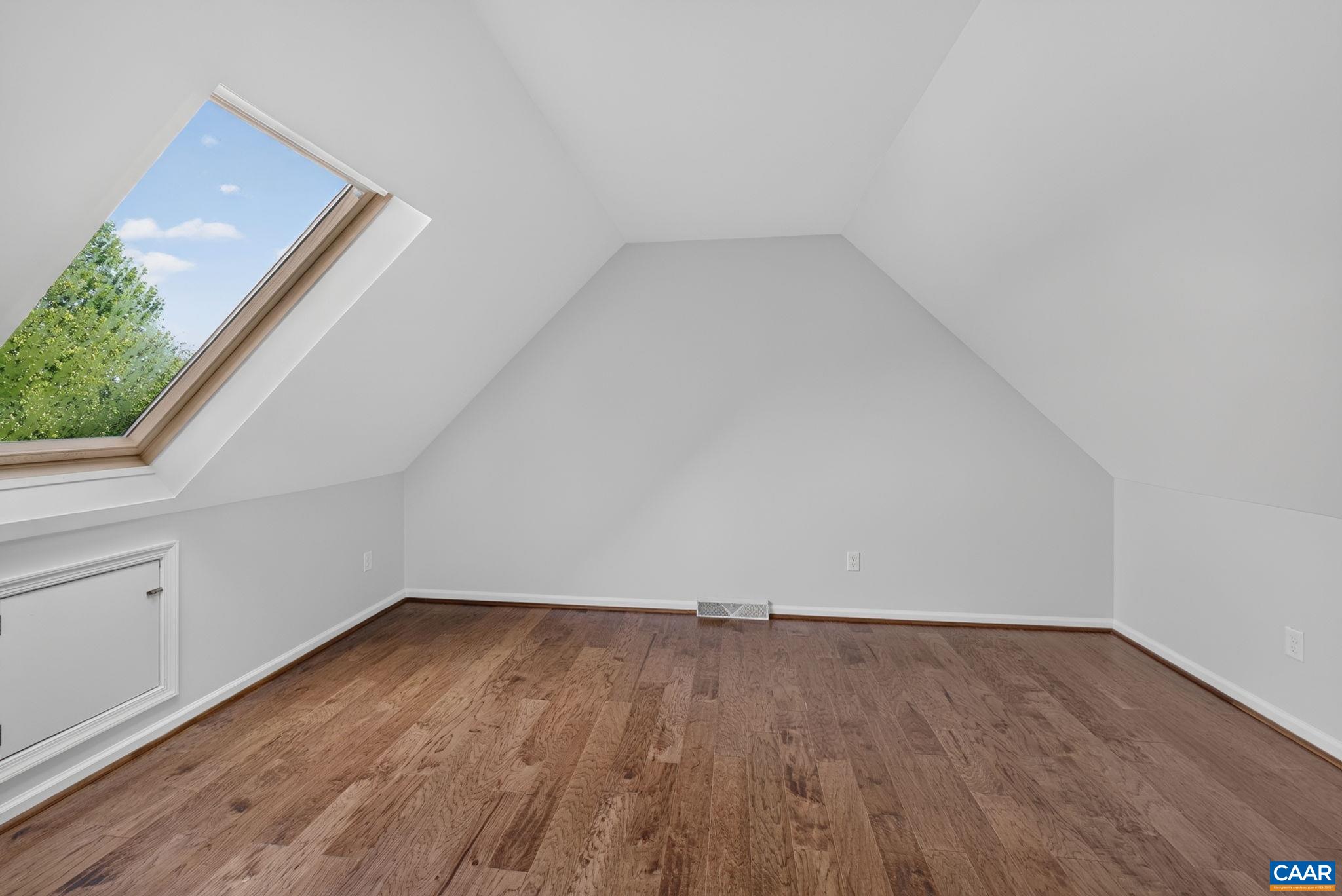 1685 ROYAL OAK CT