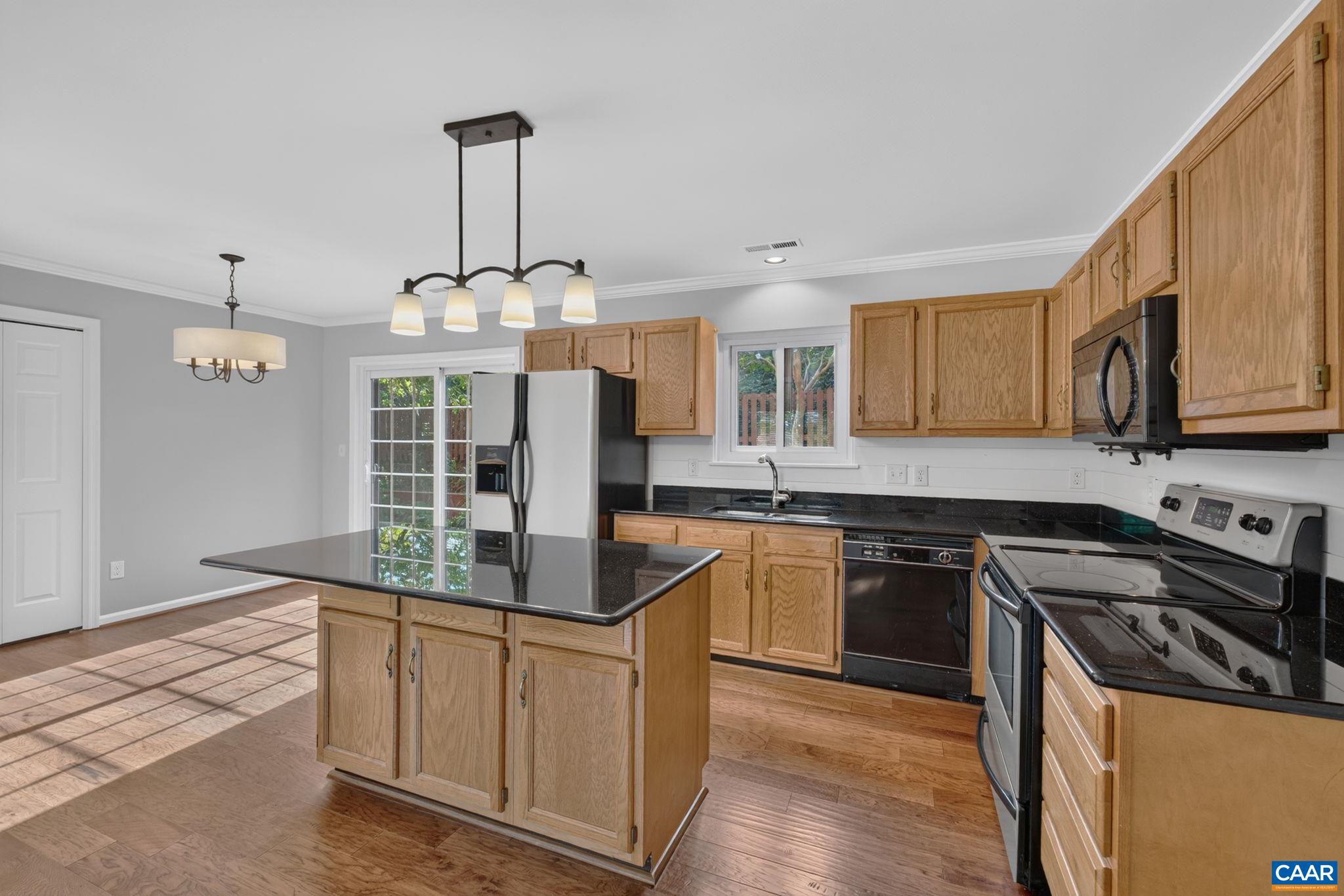 1685 ROYAL OAK CT