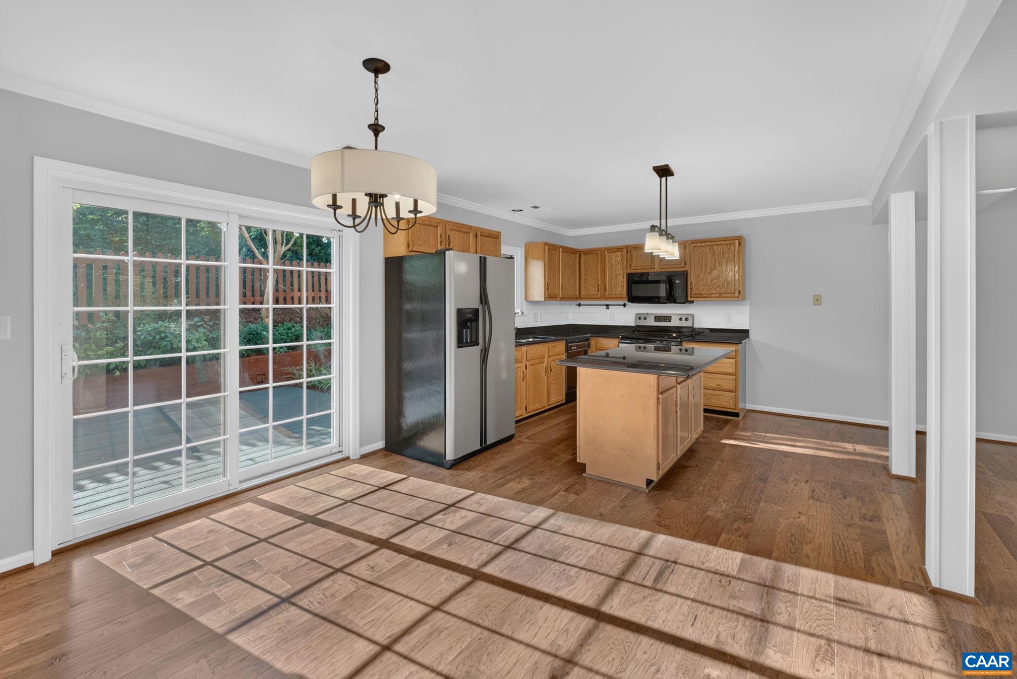 1685 ROYAL OAK CT