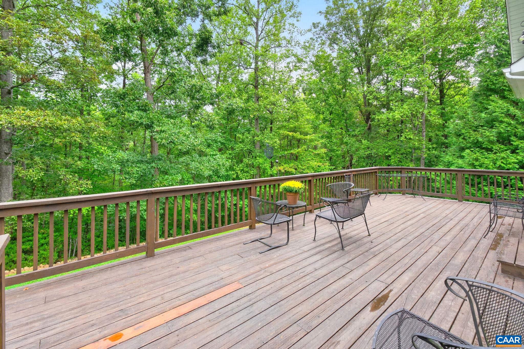 2483 POPLAR DR