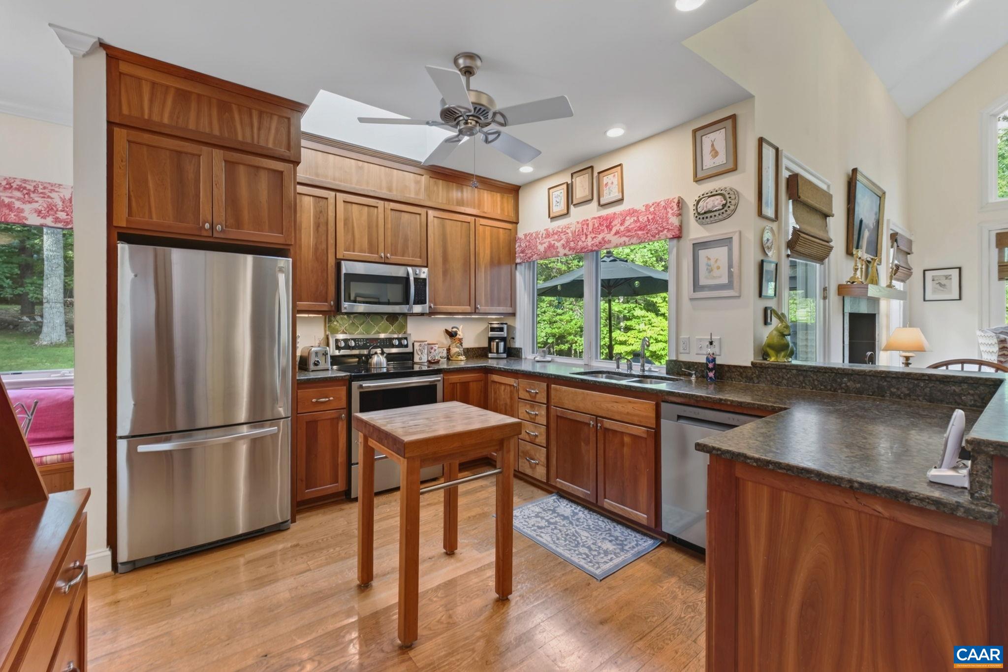 2483 POPLAR DR
