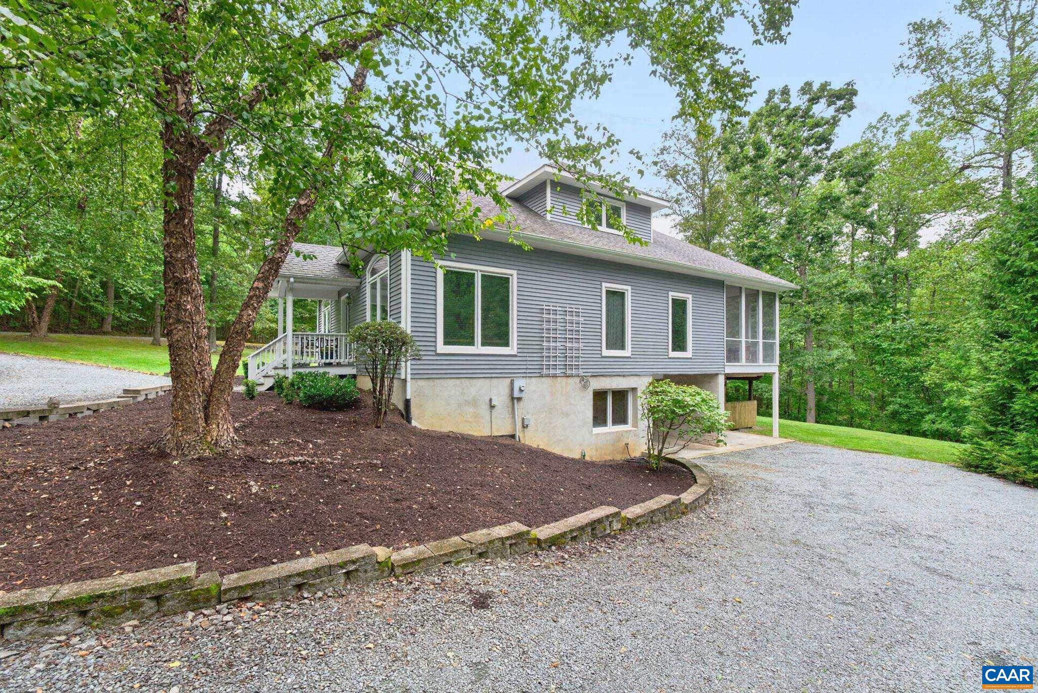 2483 POPLAR DR