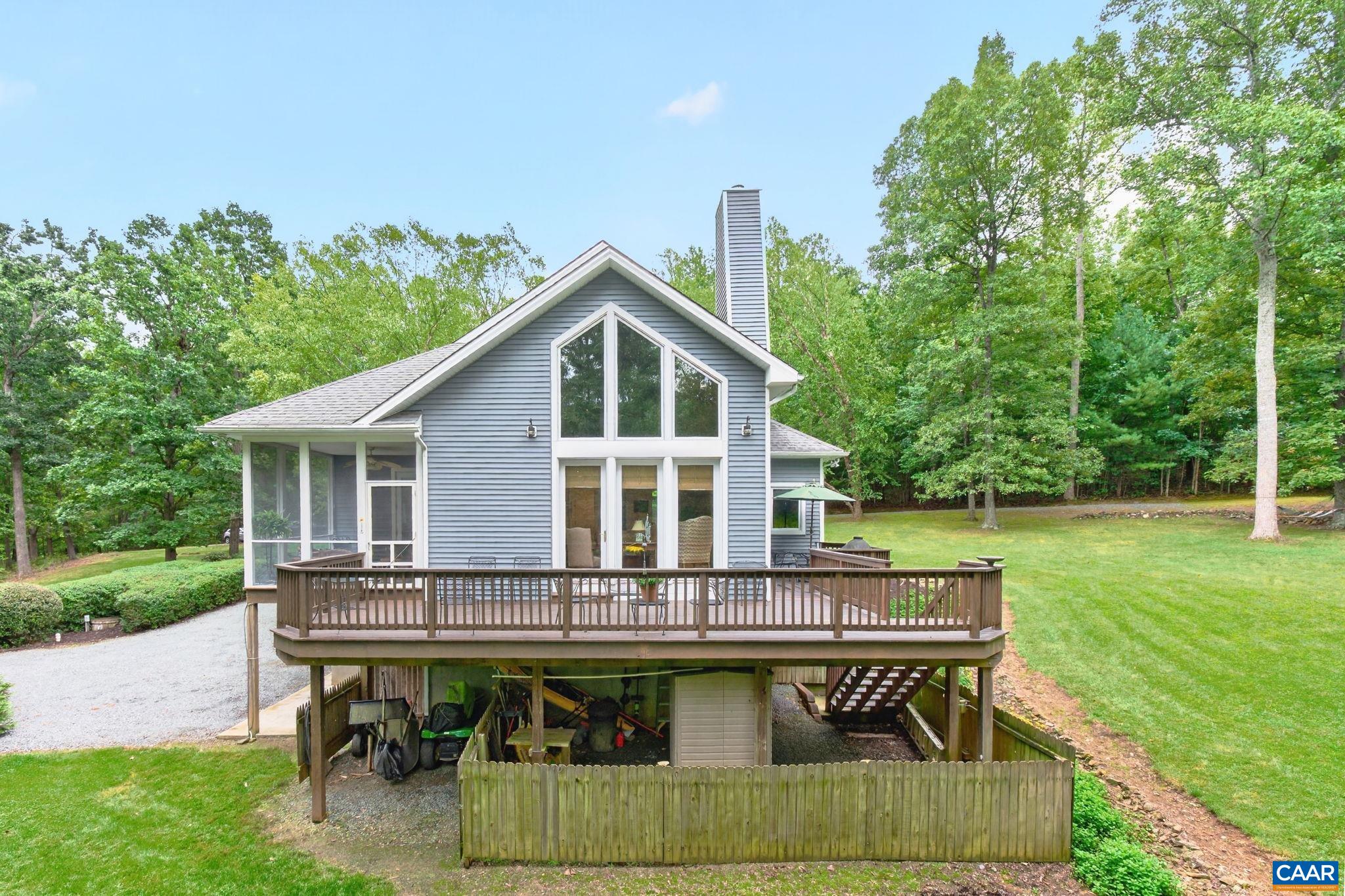 2483 POPLAR DR