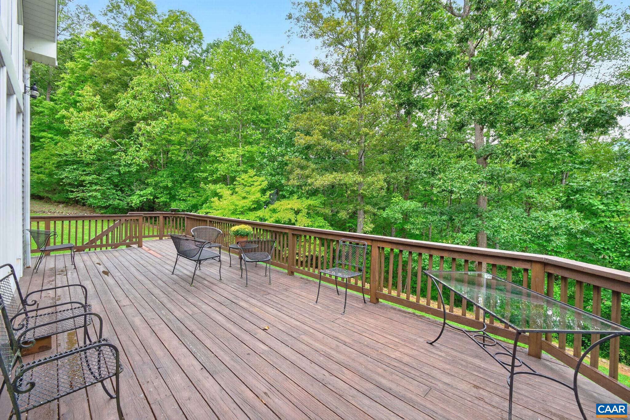 2483 POPLAR DR