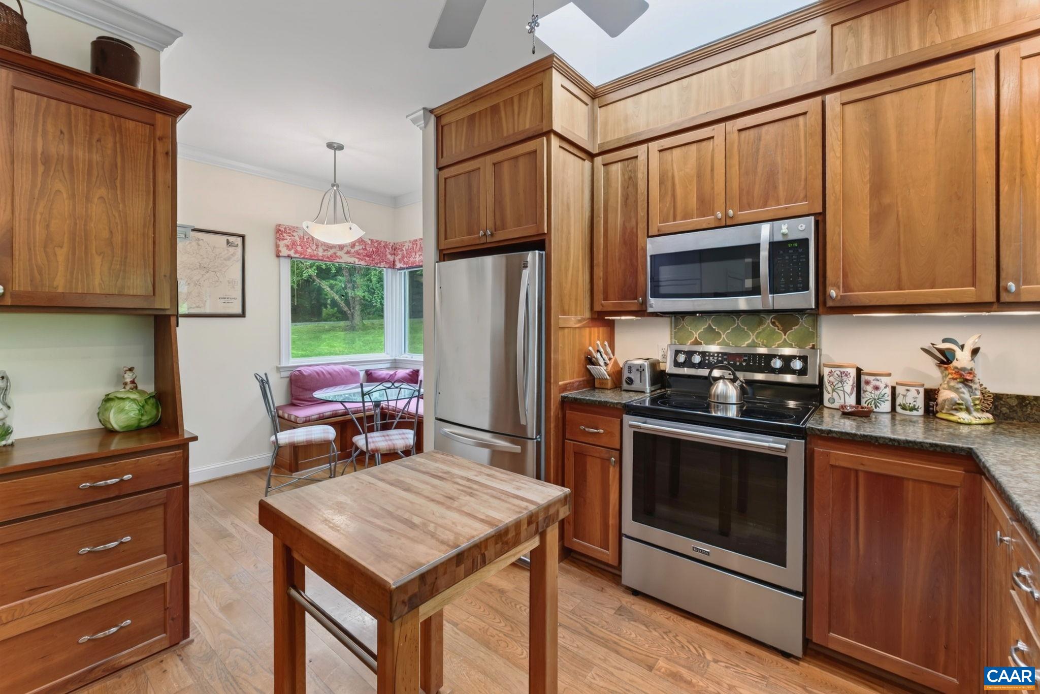 2483 POPLAR DR