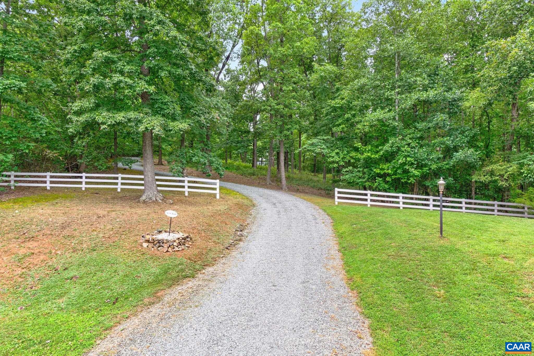 2483 POPLAR DR