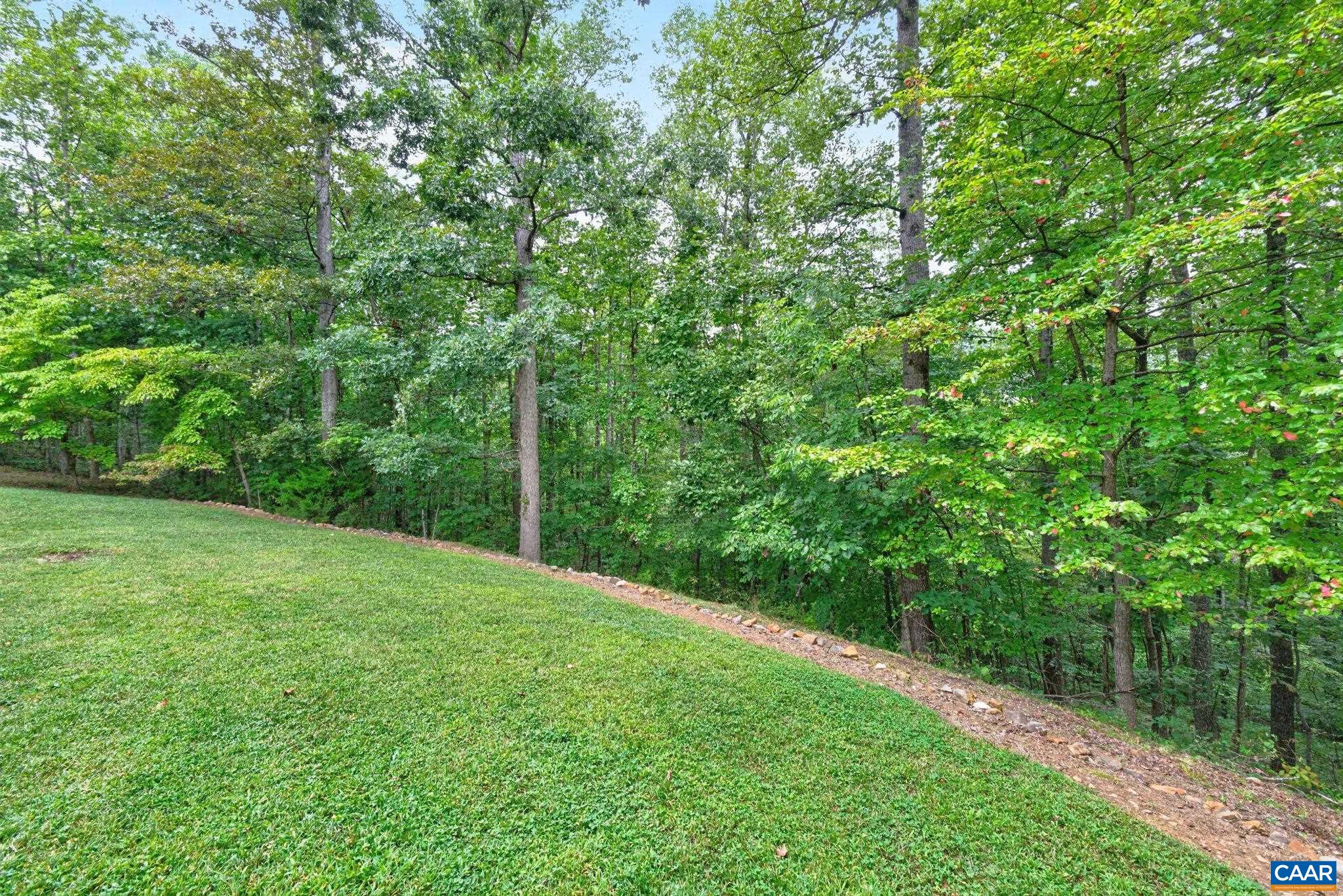 2483 POPLAR DR