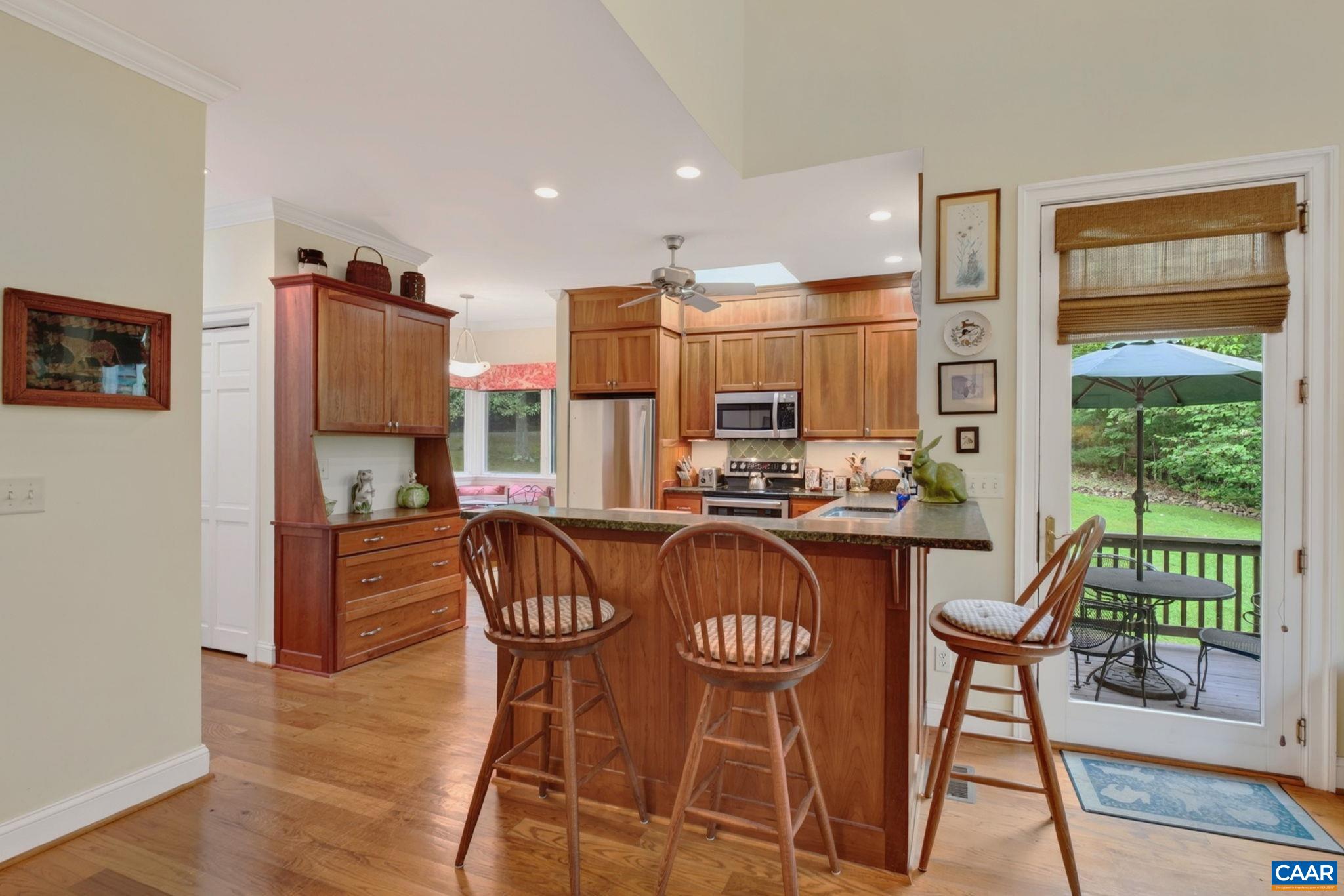 2483 POPLAR DR
