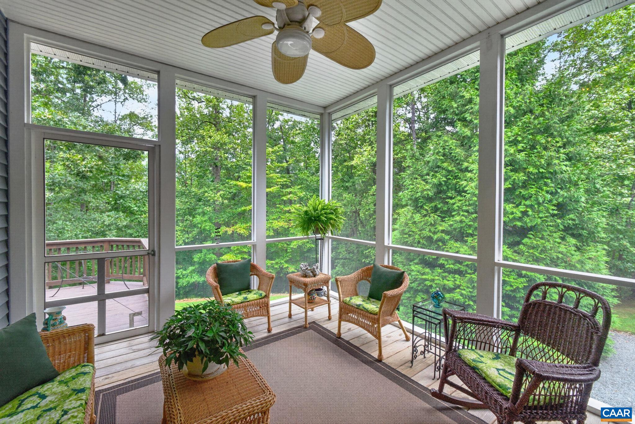 2483 POPLAR DR