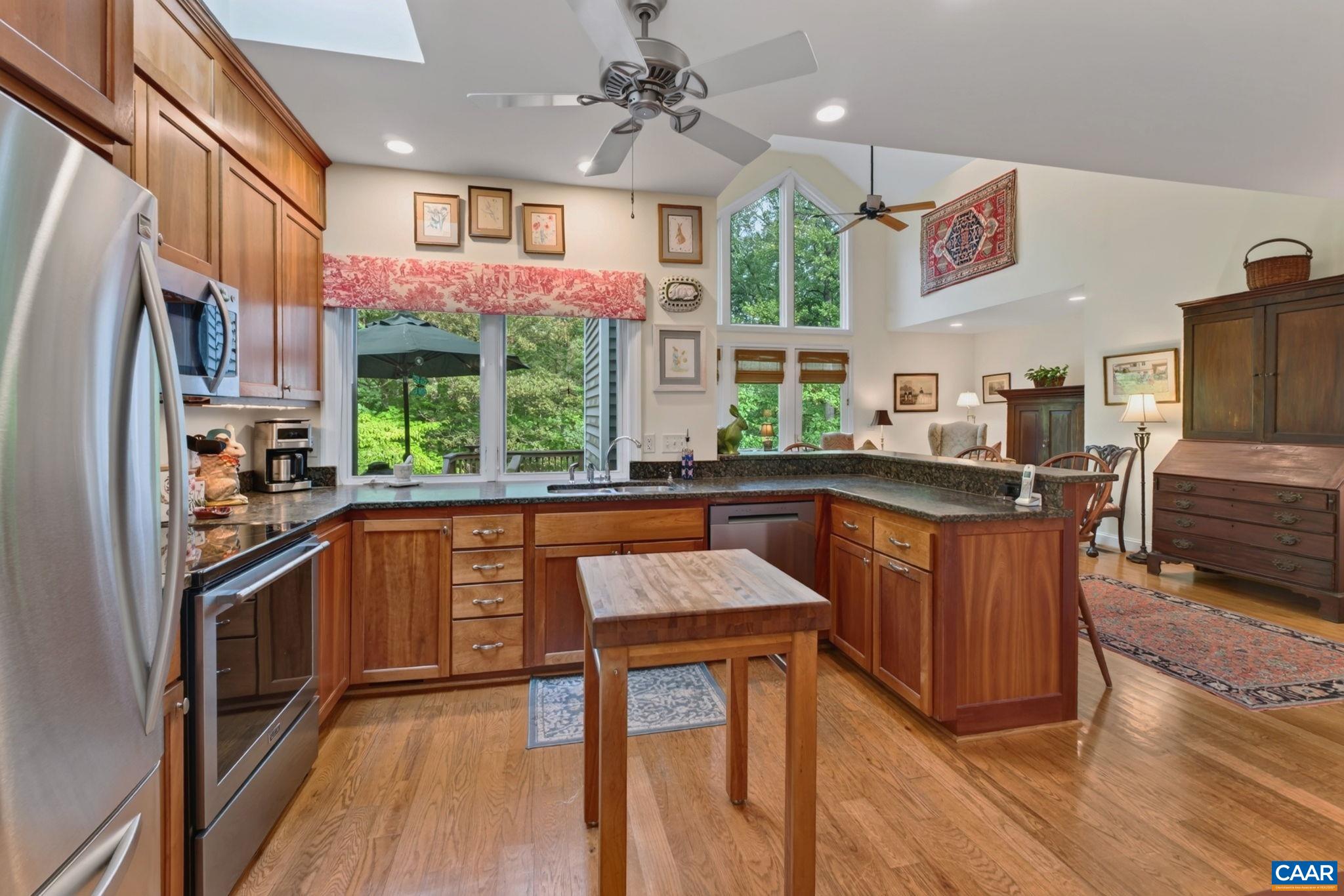 2483 POPLAR DR