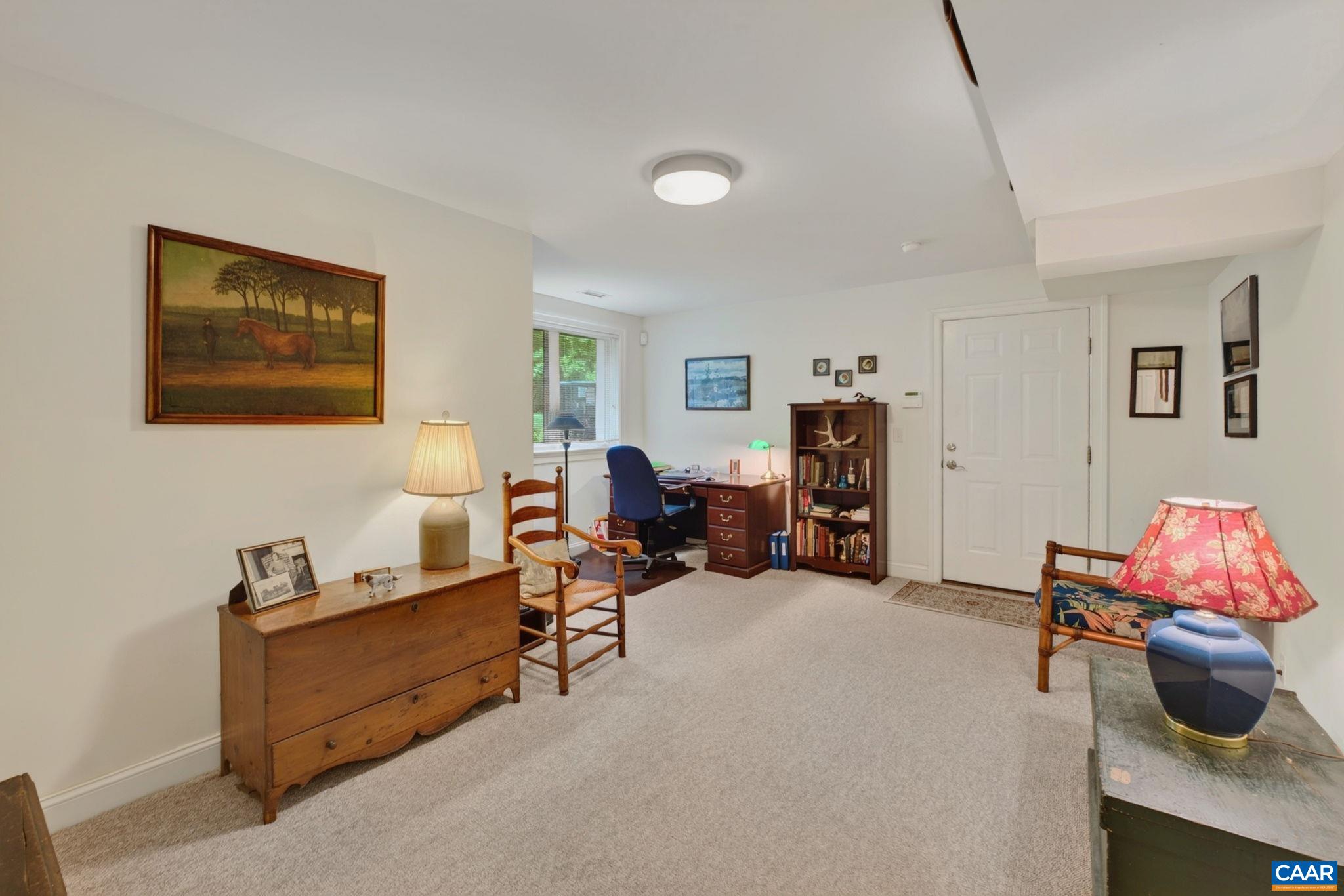 2483 POPLAR DR