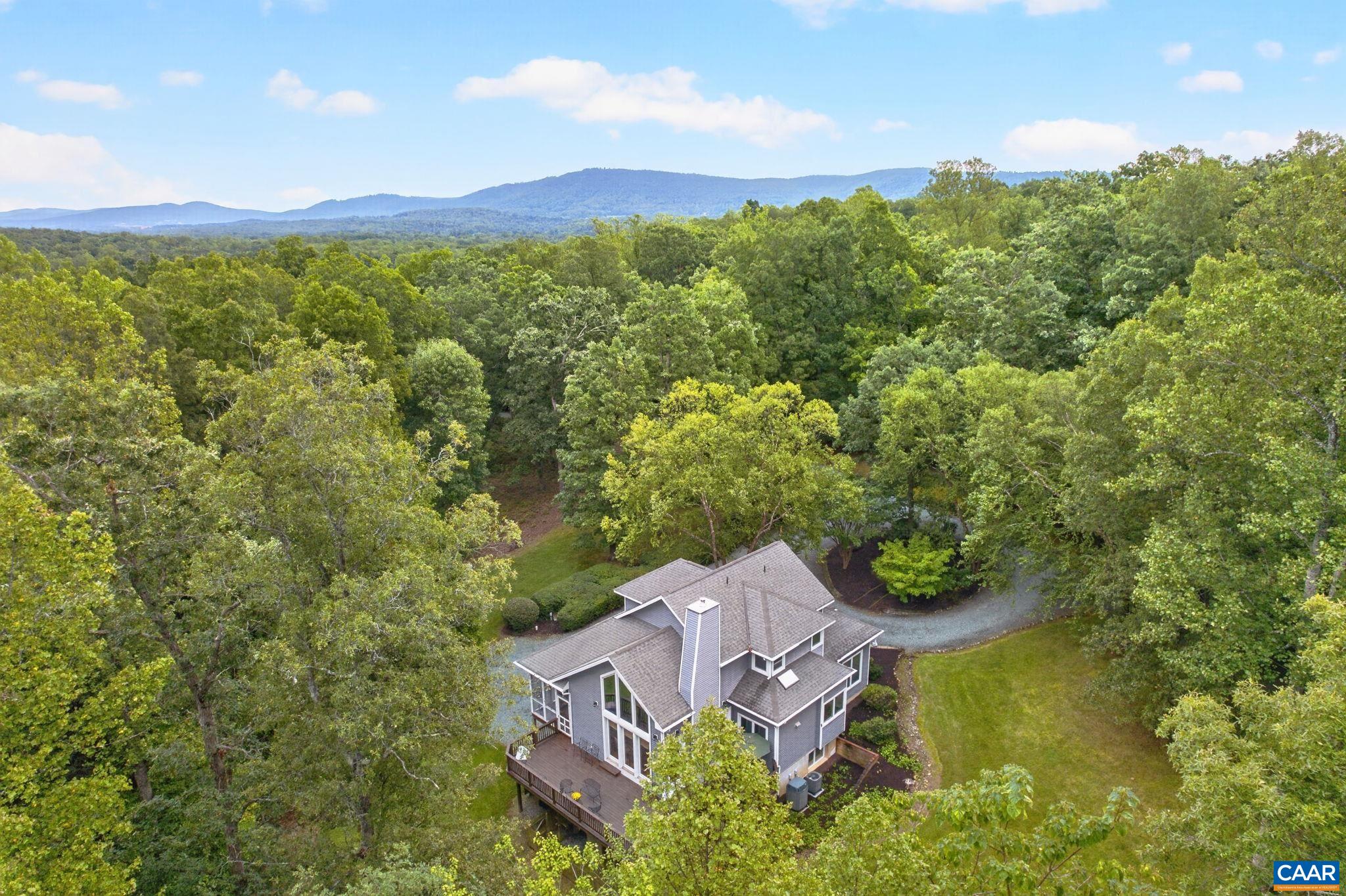 2483 POPLAR DR