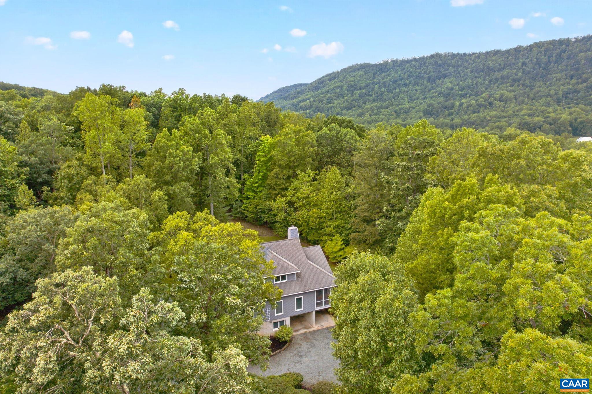 2483 POPLAR DR
