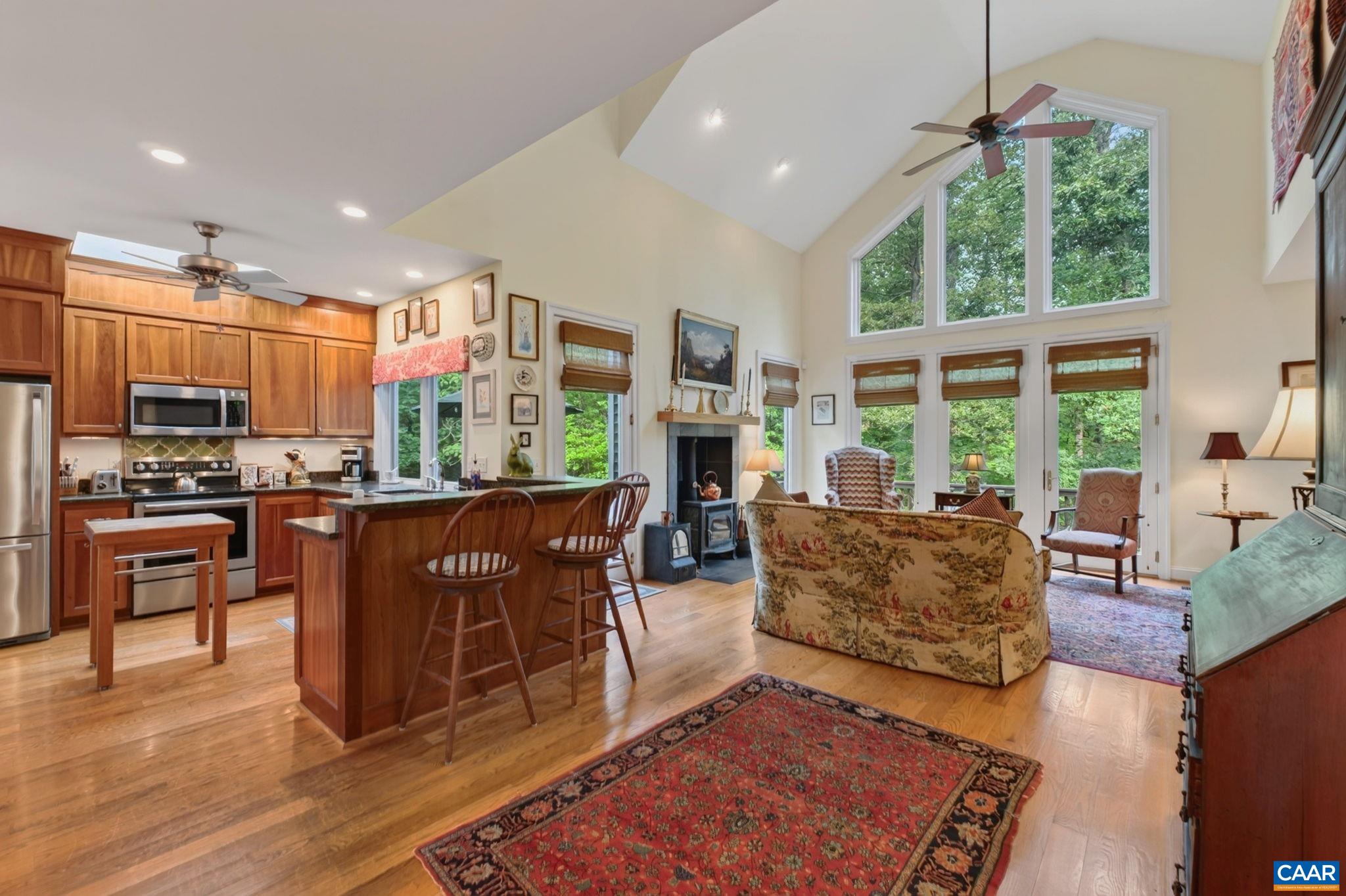 2483 POPLAR DR
