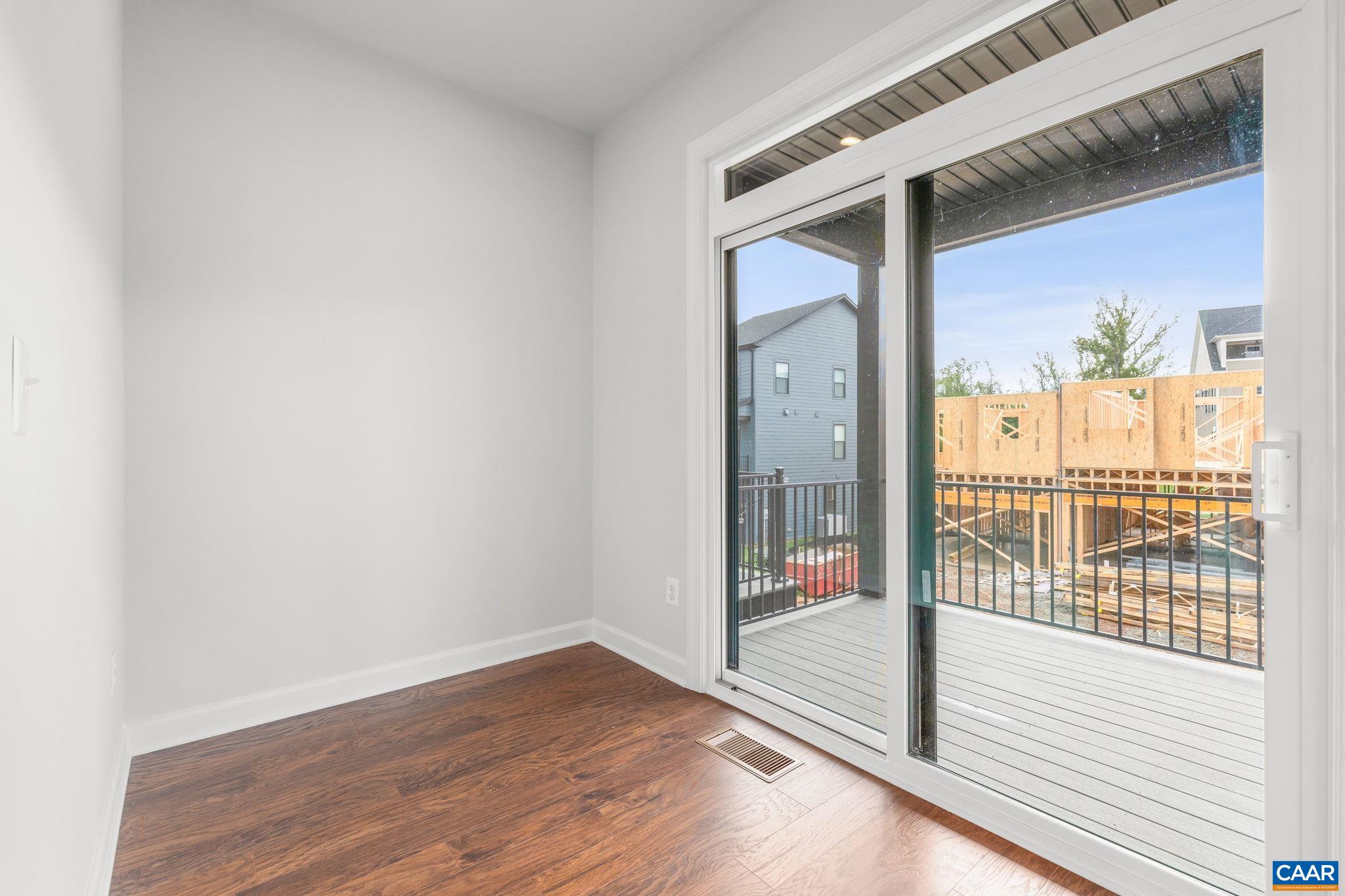 2035 LARKIN AVE