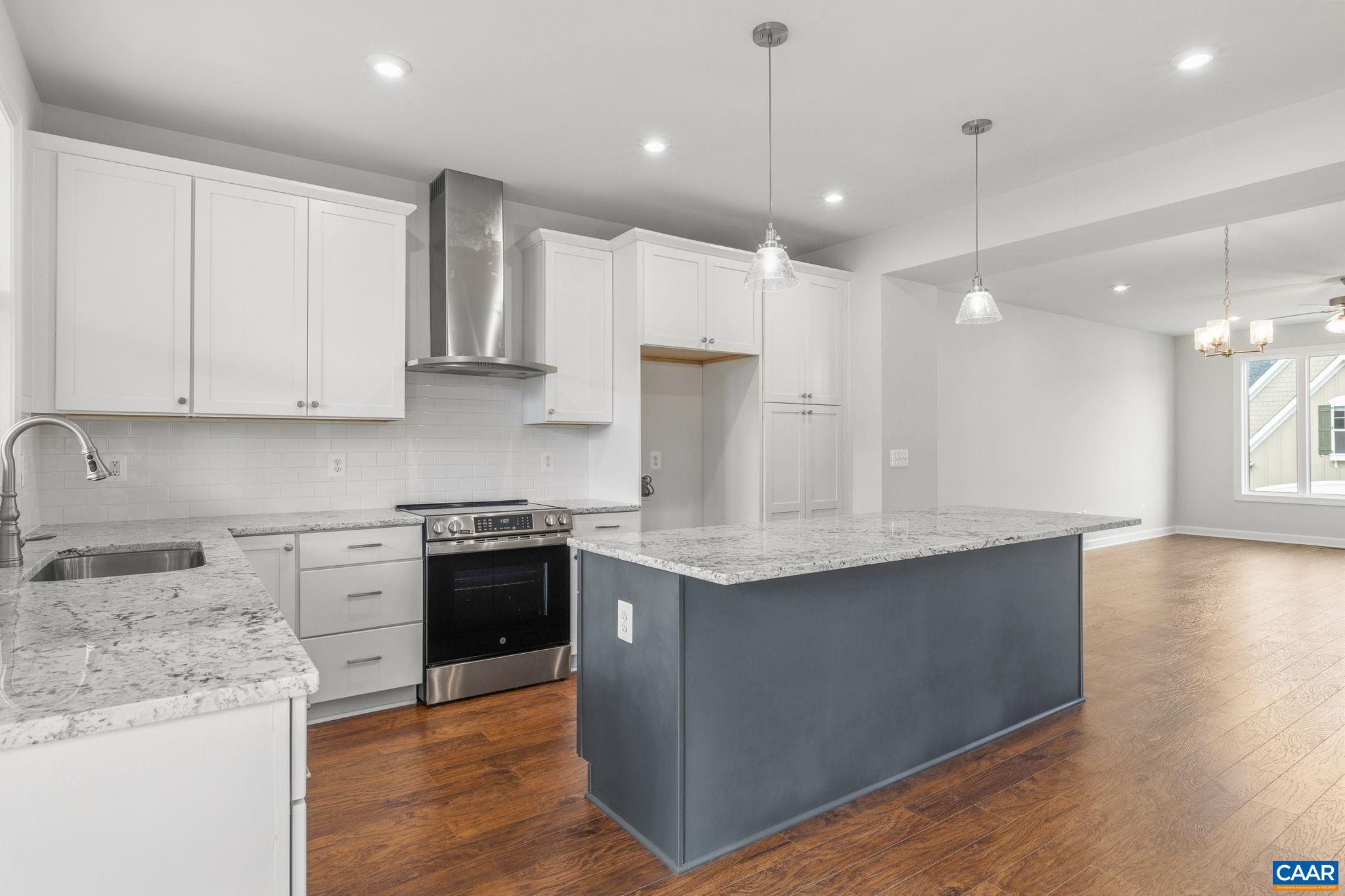 2035 LARKIN AVE