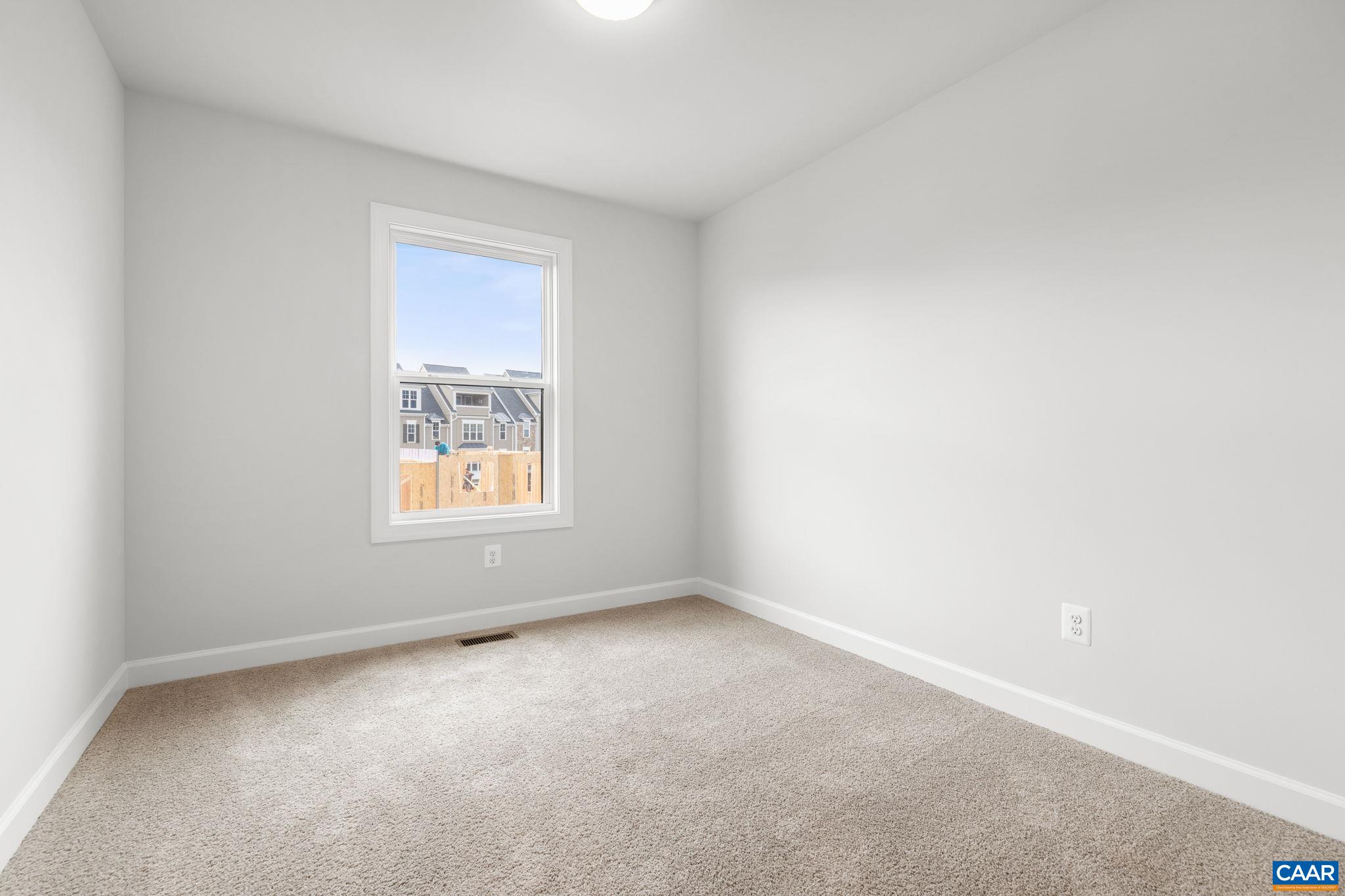 2035 LARKIN AVE