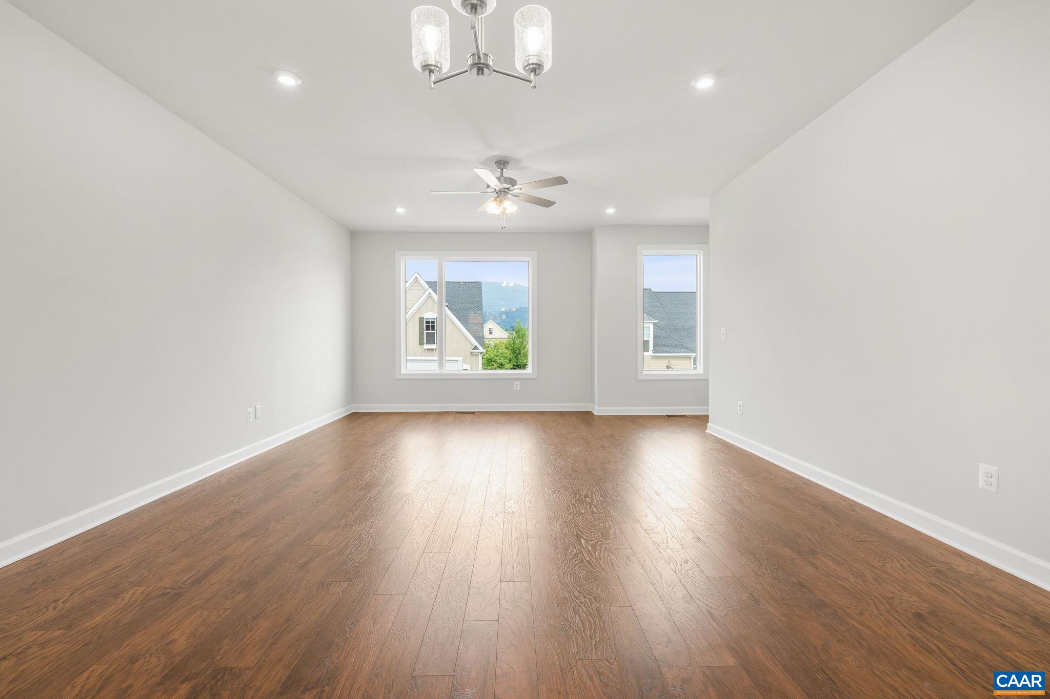 2035 LARKIN AVE