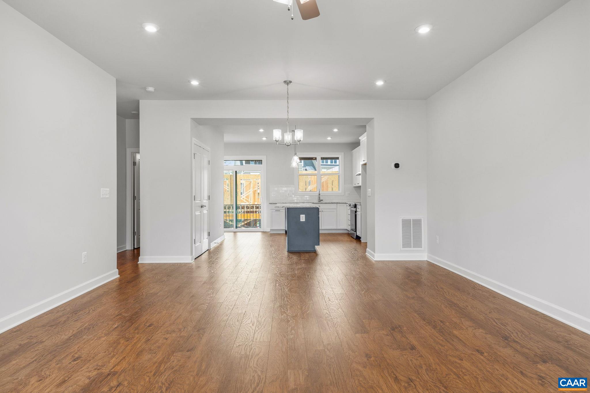 2035 LARKIN AVE