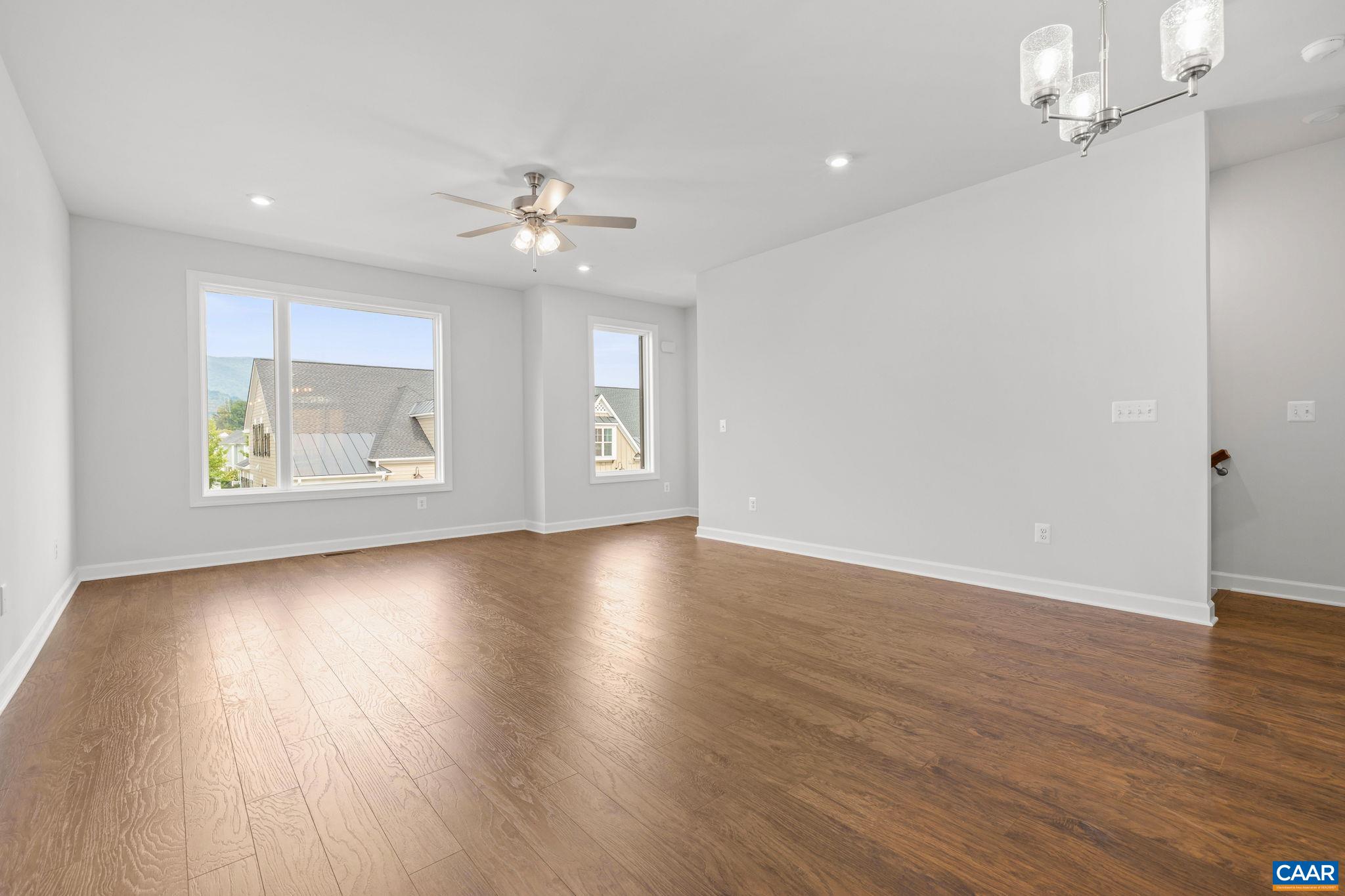 2035 LARKIN AVE
