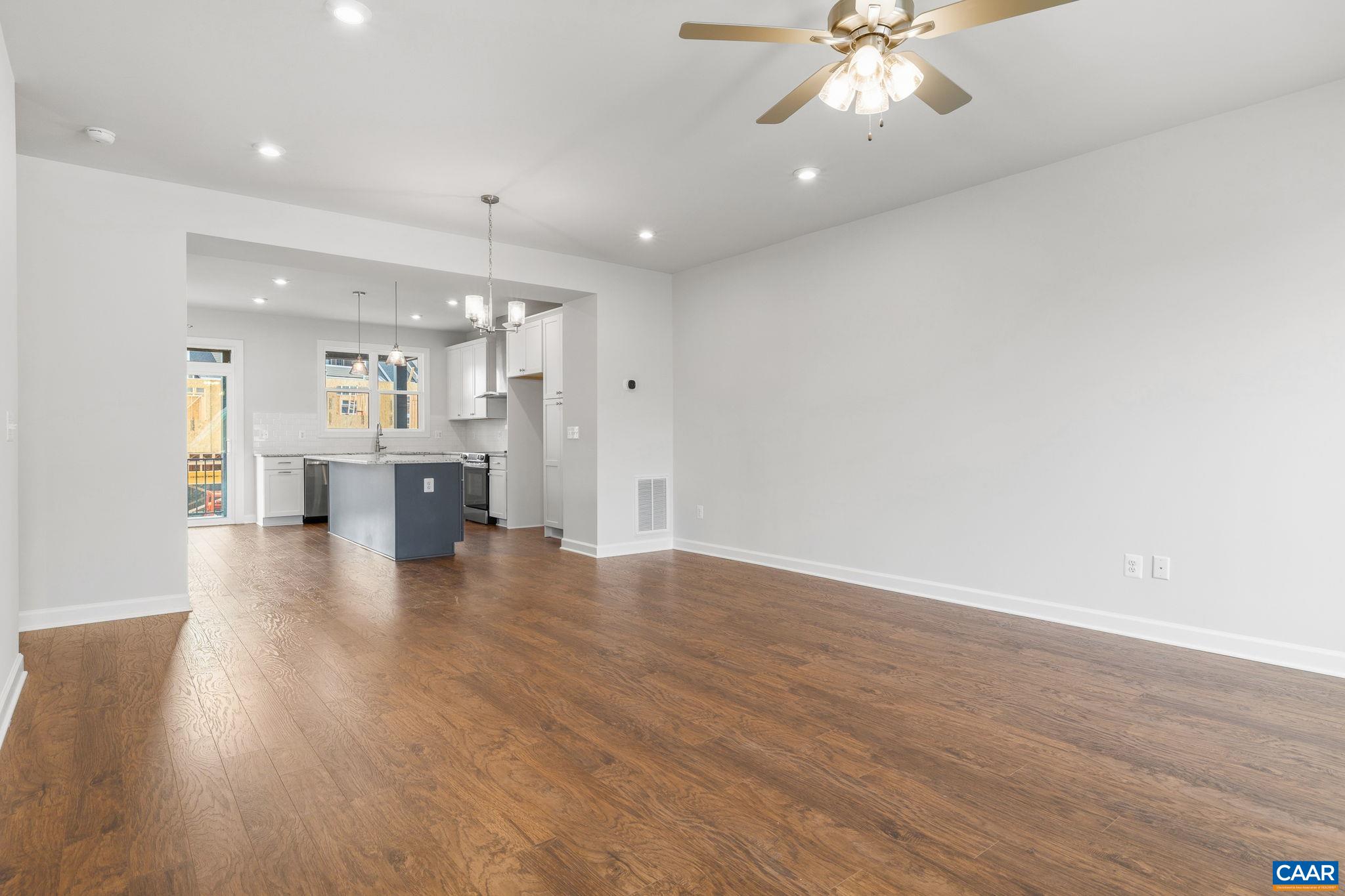 2035 LARKIN AVE