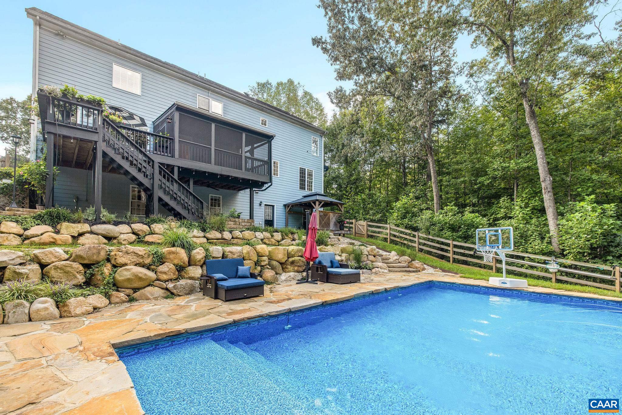1425 PLAINS DR