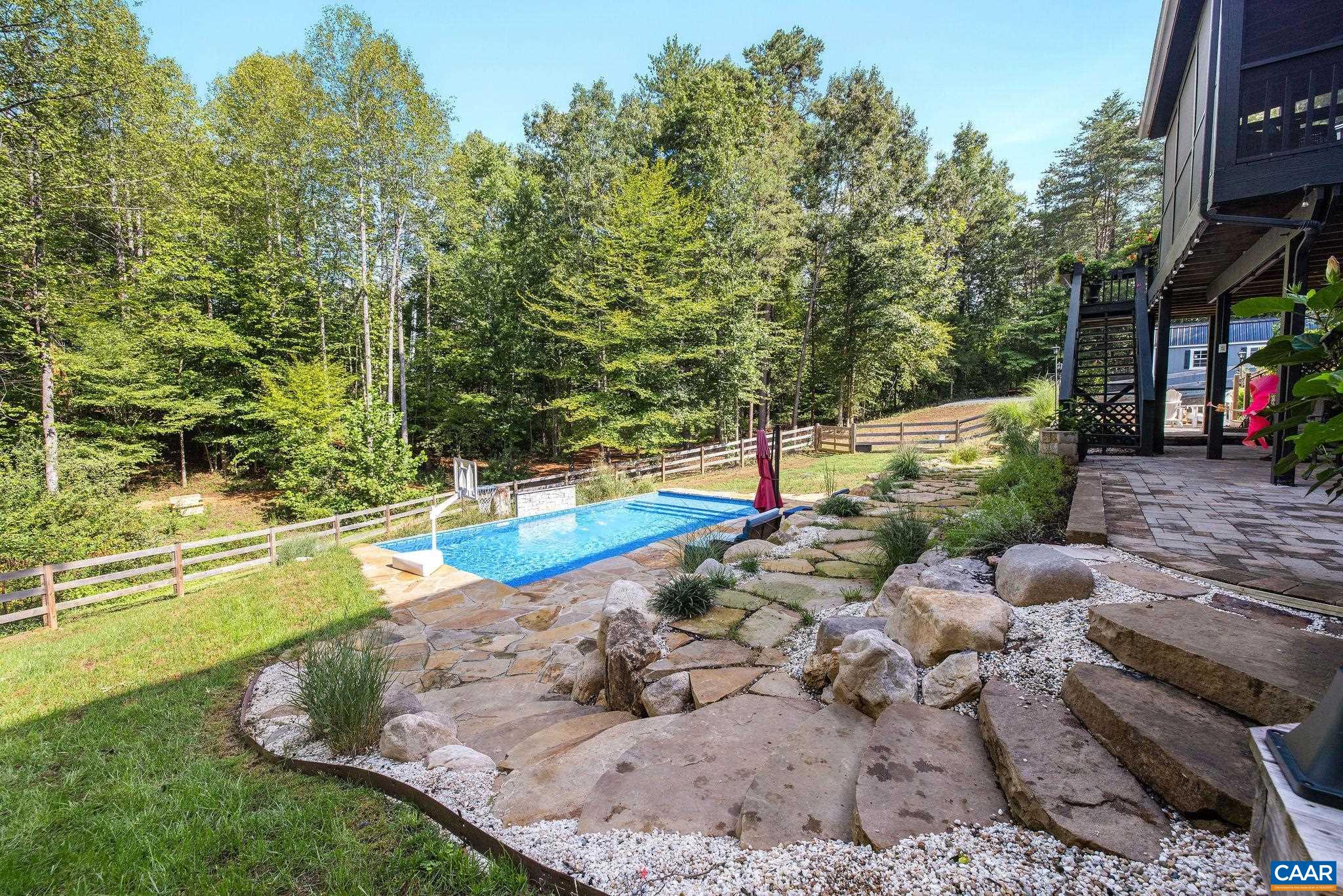 1425 PLAINS DR
