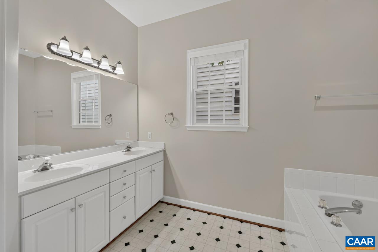 3203 TURNBERRY CIR