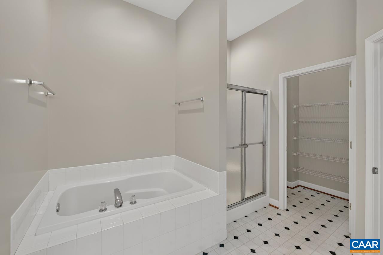 3203 TURNBERRY CIR