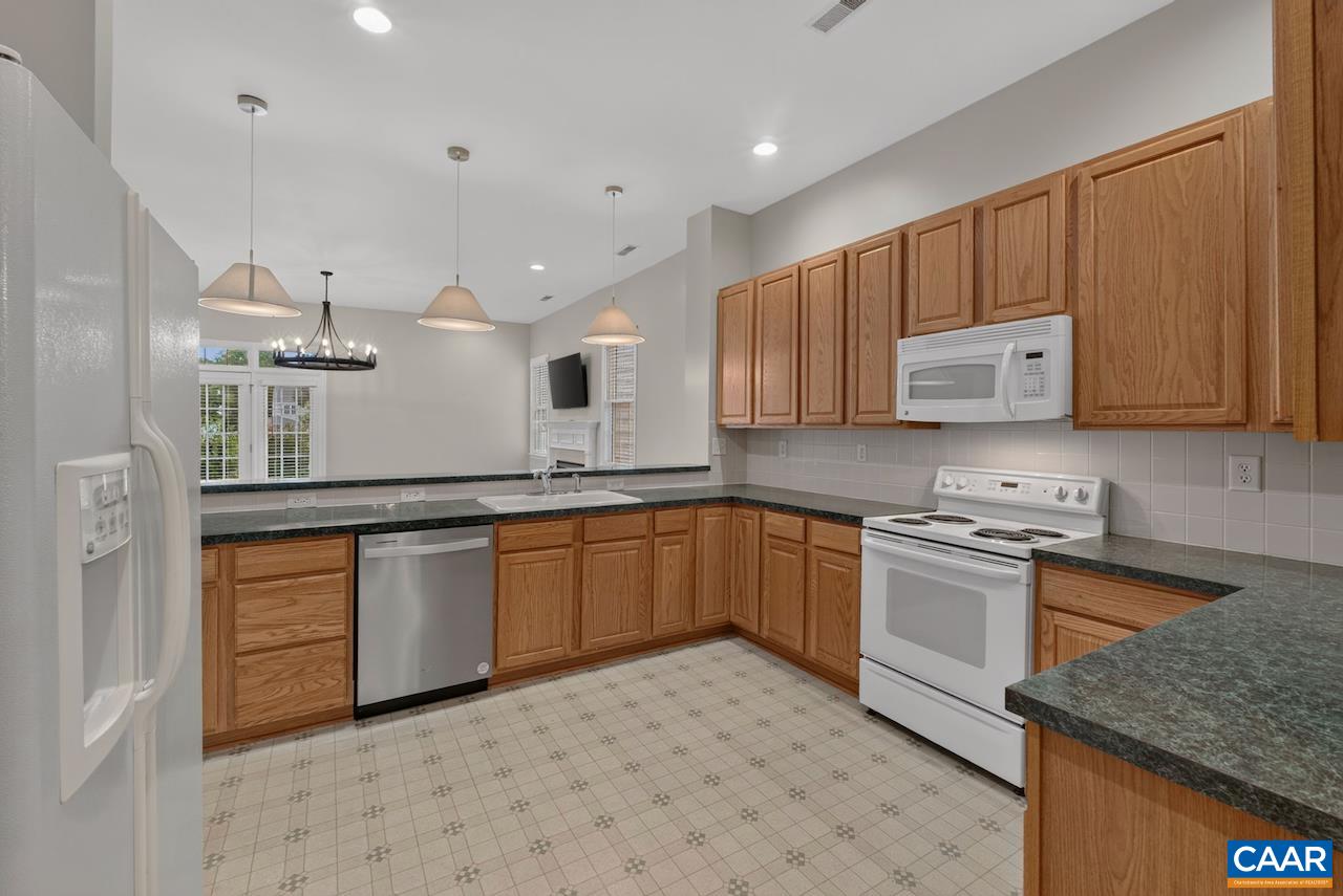 3203 TURNBERRY CIR