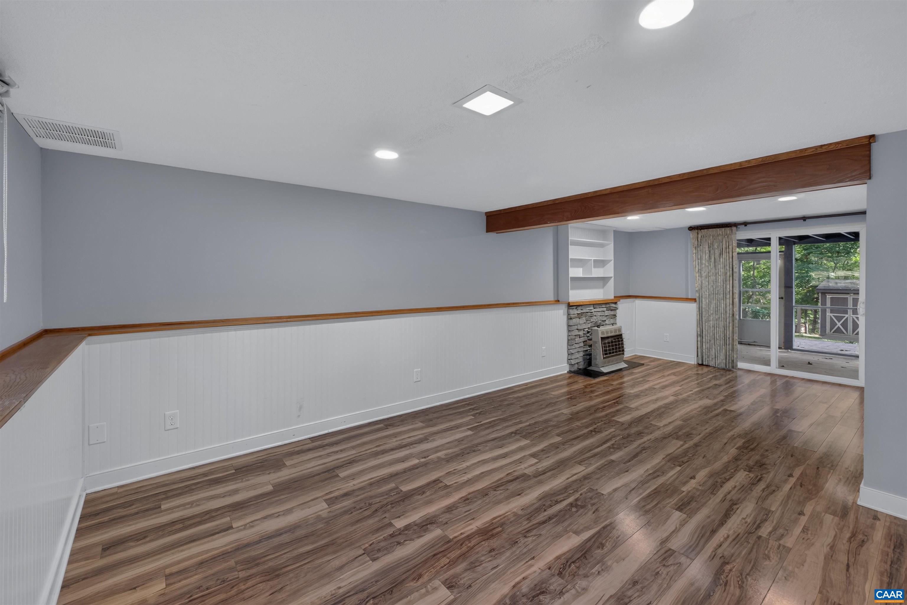 304 CRESTFIELD CT