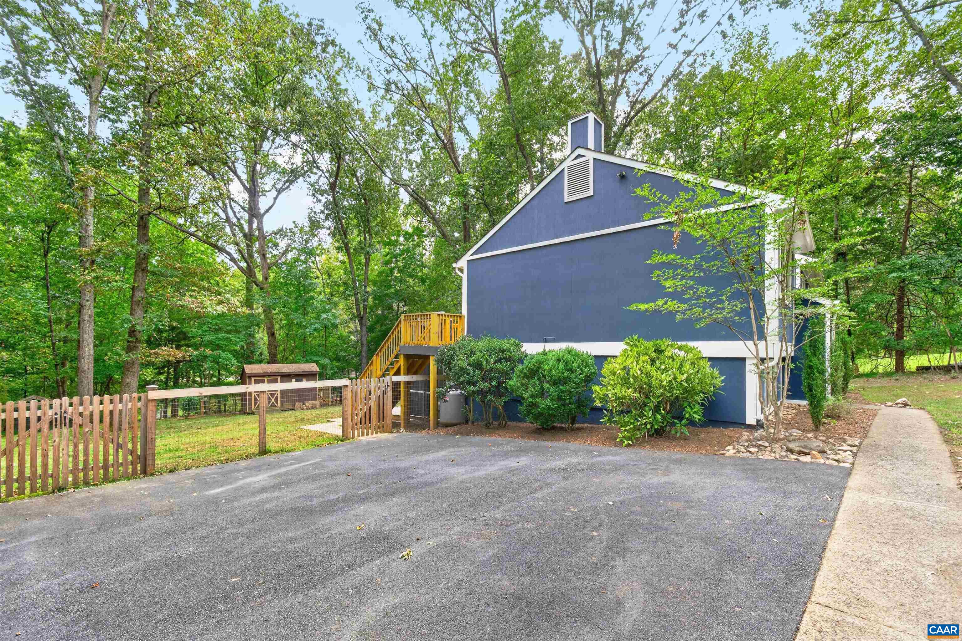 304 CRESTFIELD CT