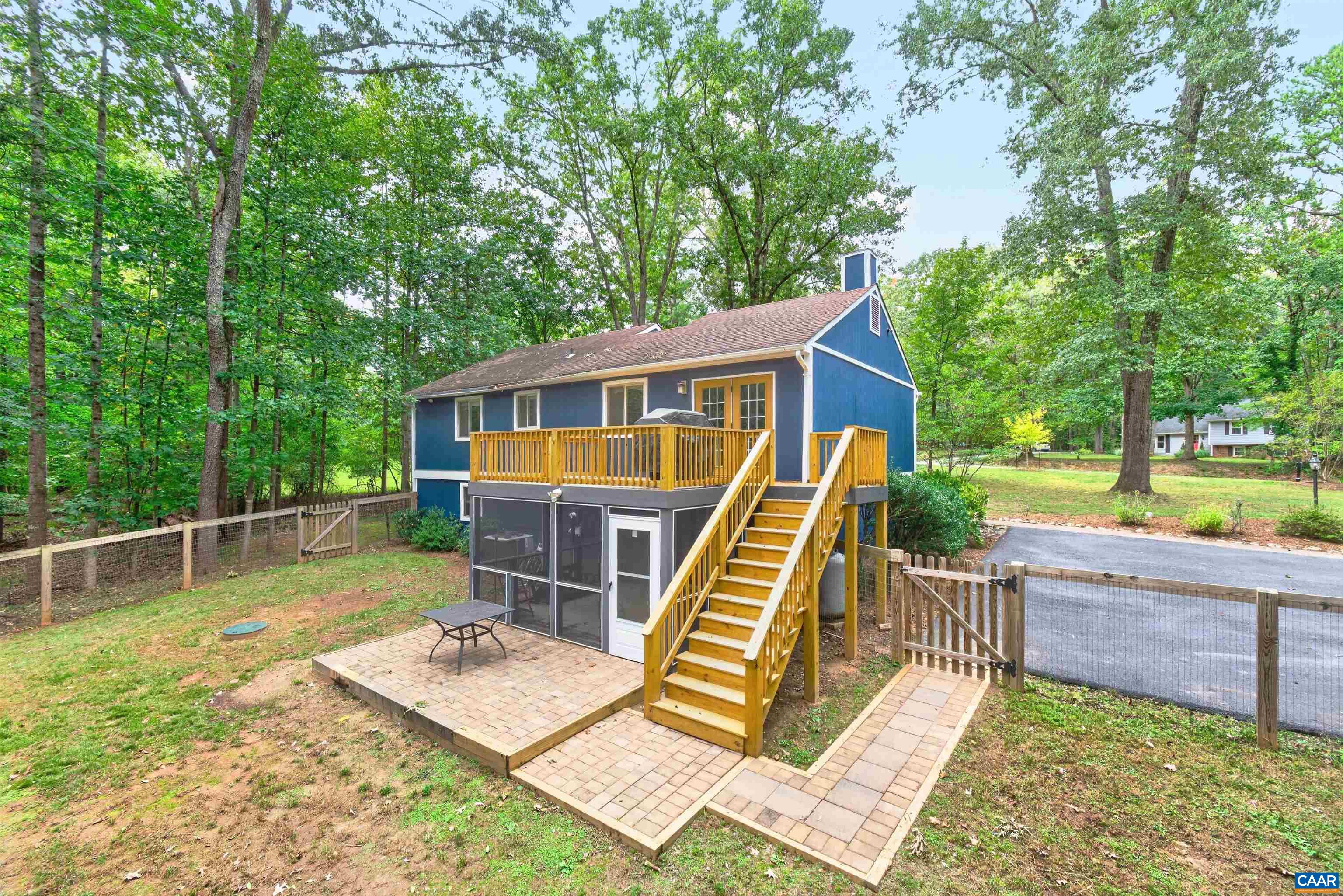 304 CRESTFIELD CT