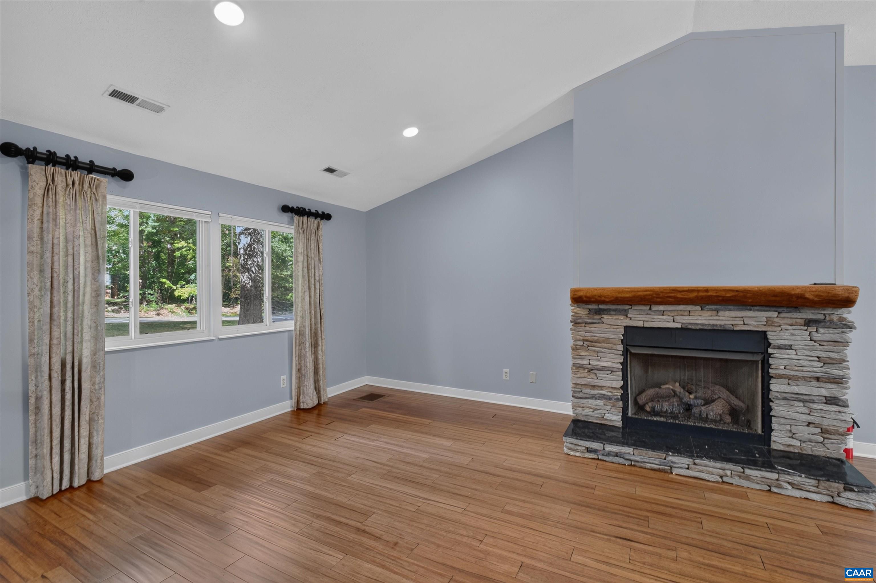 304 CRESTFIELD CT