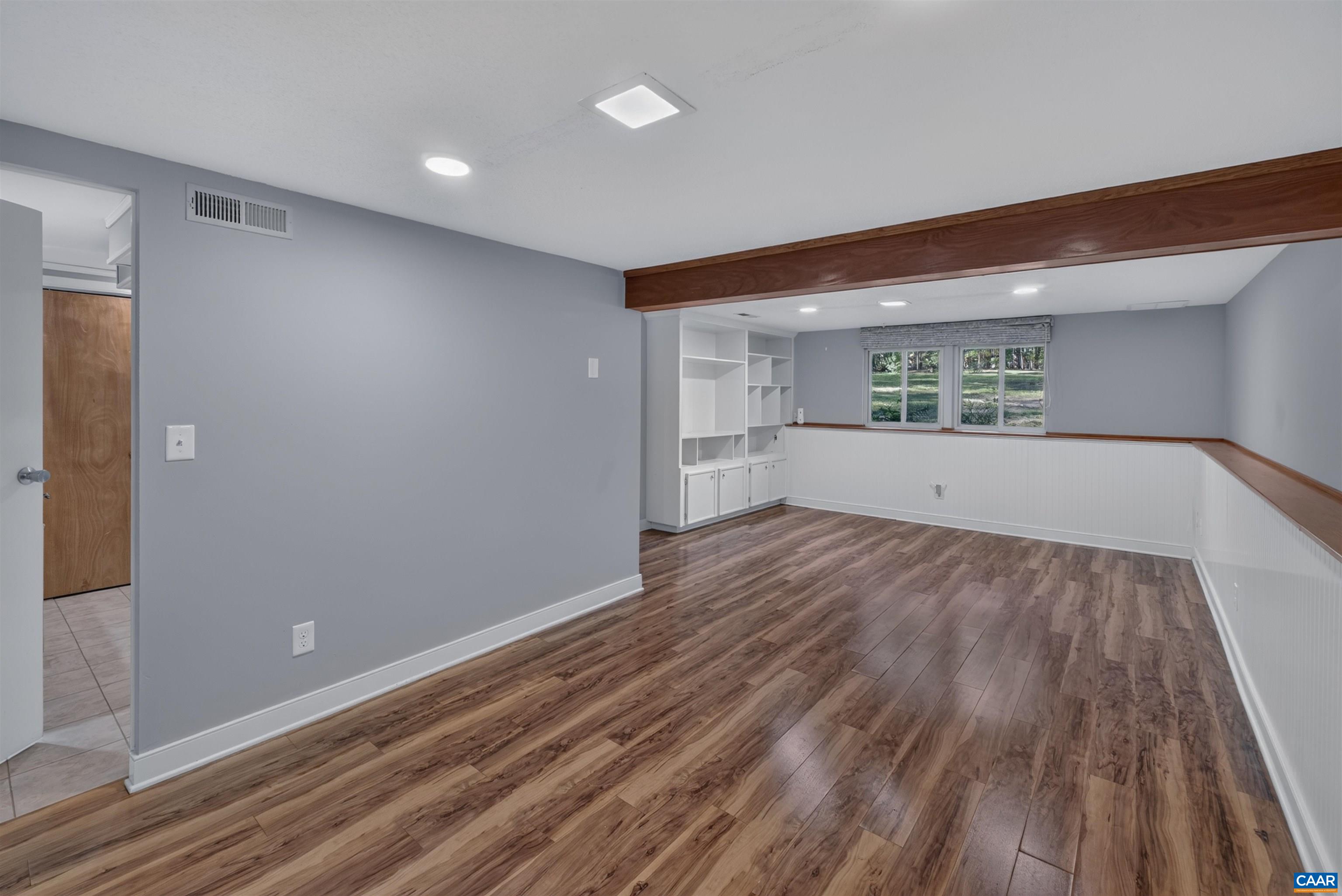 304 CRESTFIELD CT