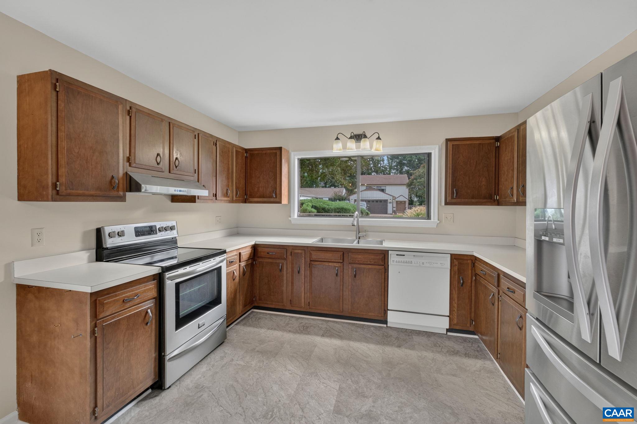 1500 LAKE FOREST DR