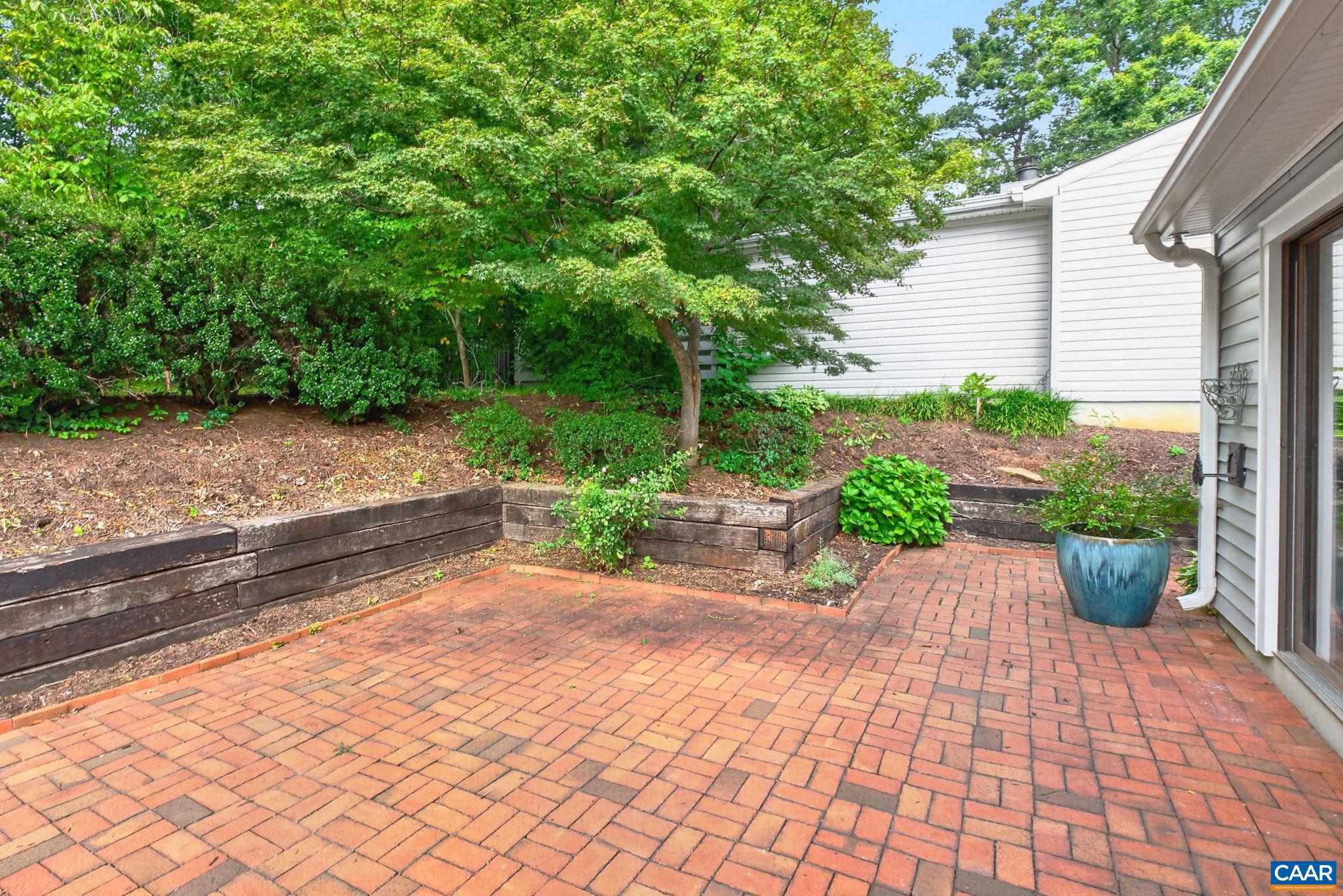 1500 LAKE FOREST DR