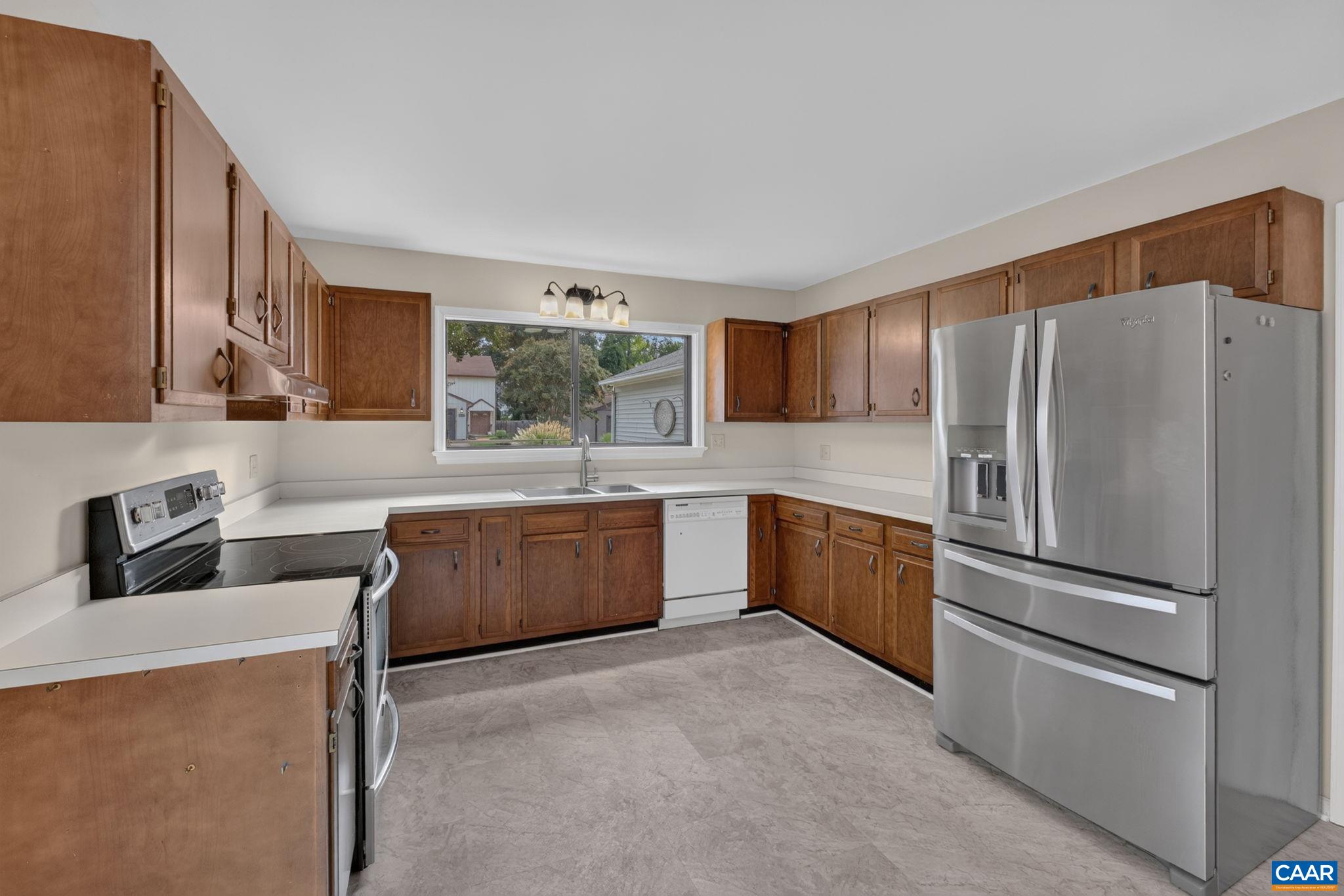 1500 LAKE FOREST DR