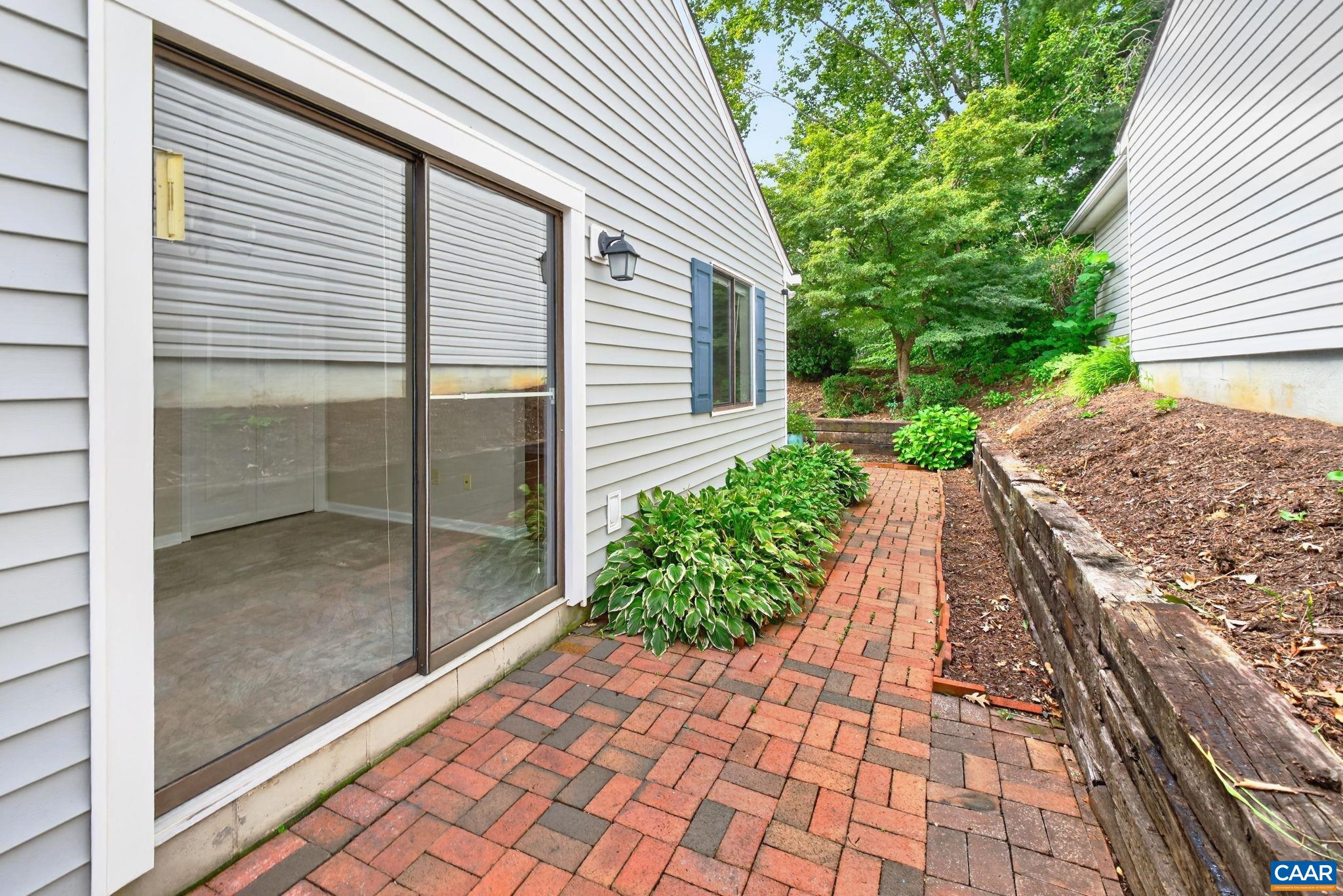 1500 LAKE FOREST DR
