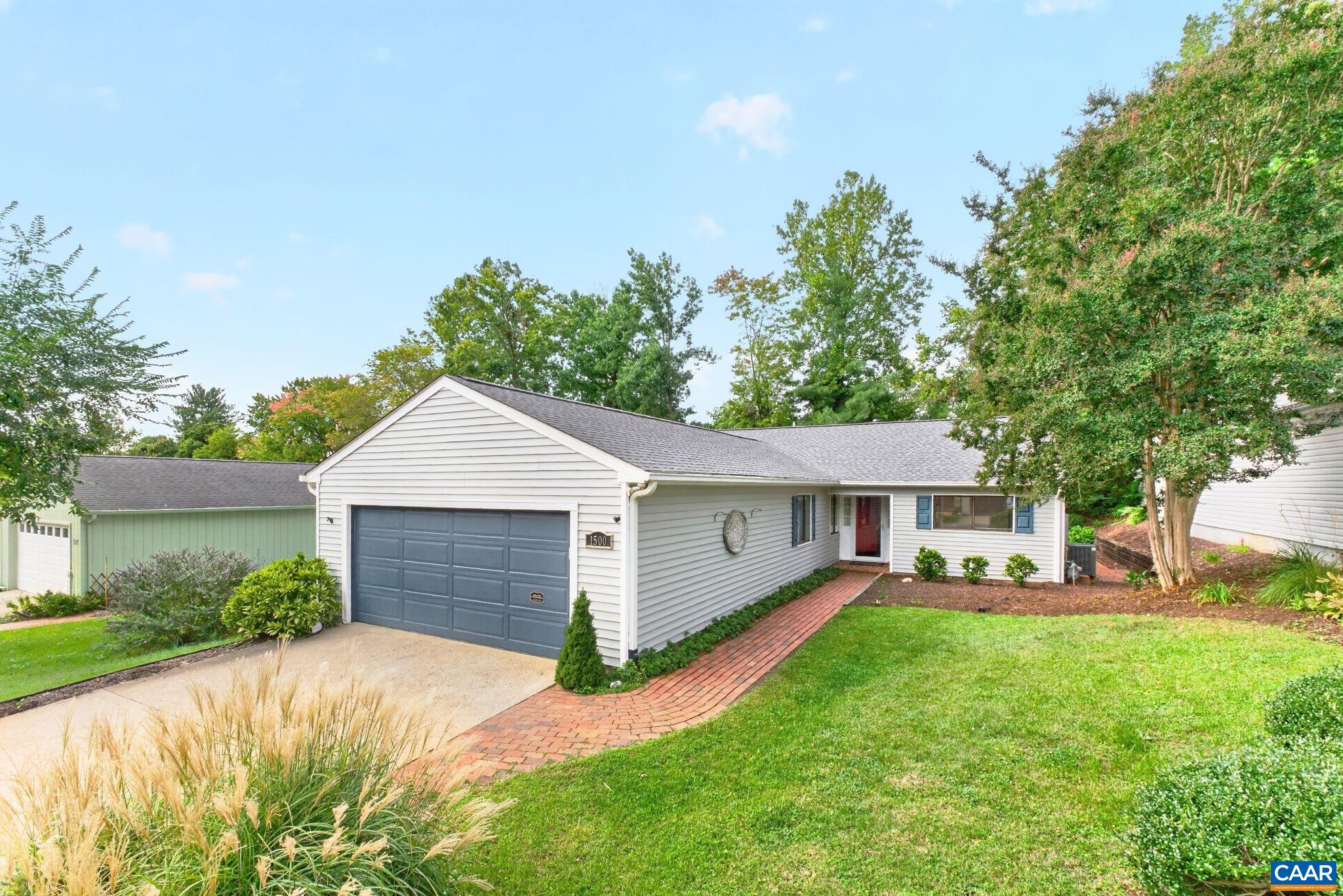 1500 LAKE FOREST DR
